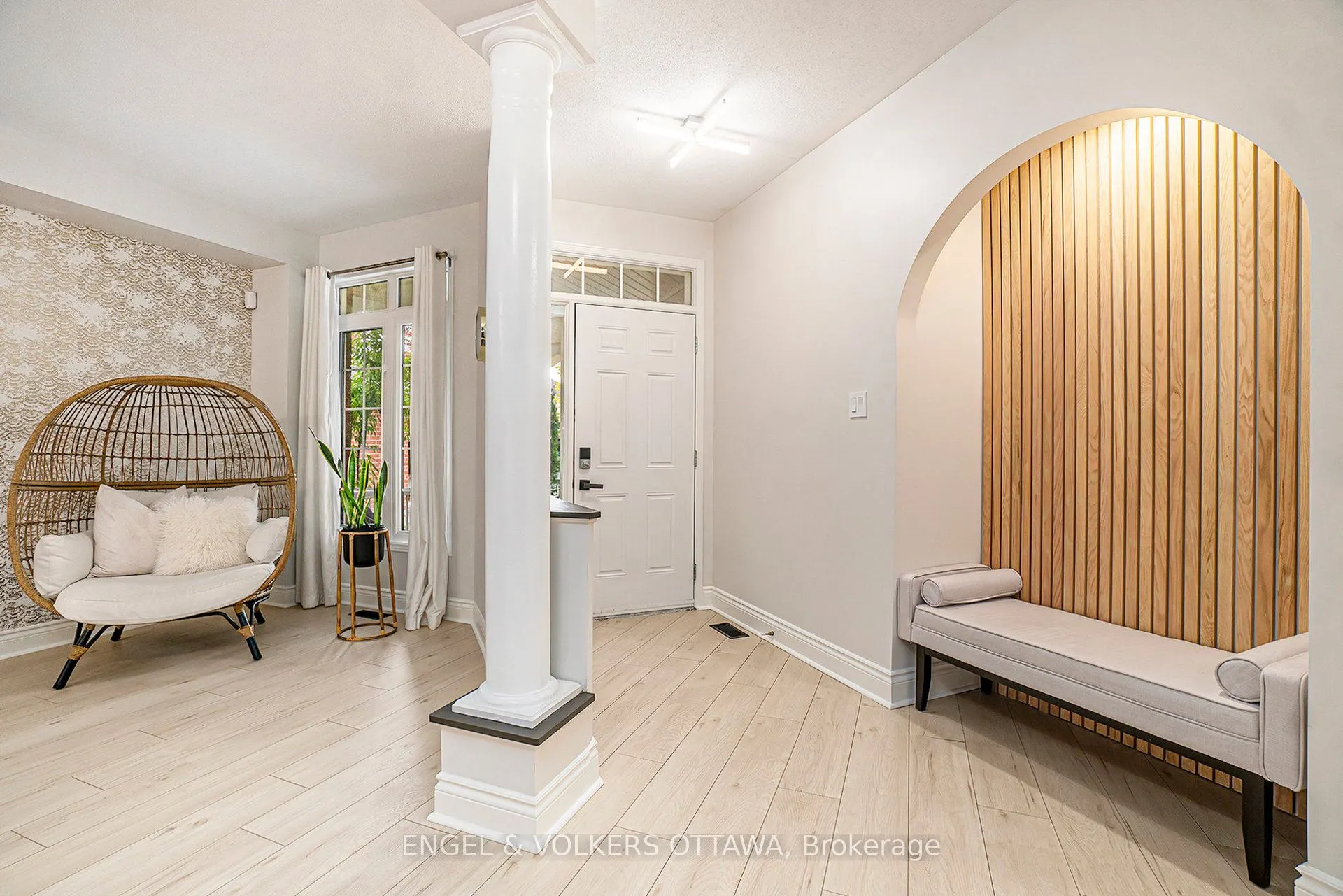 2399 Glandriel Crescent