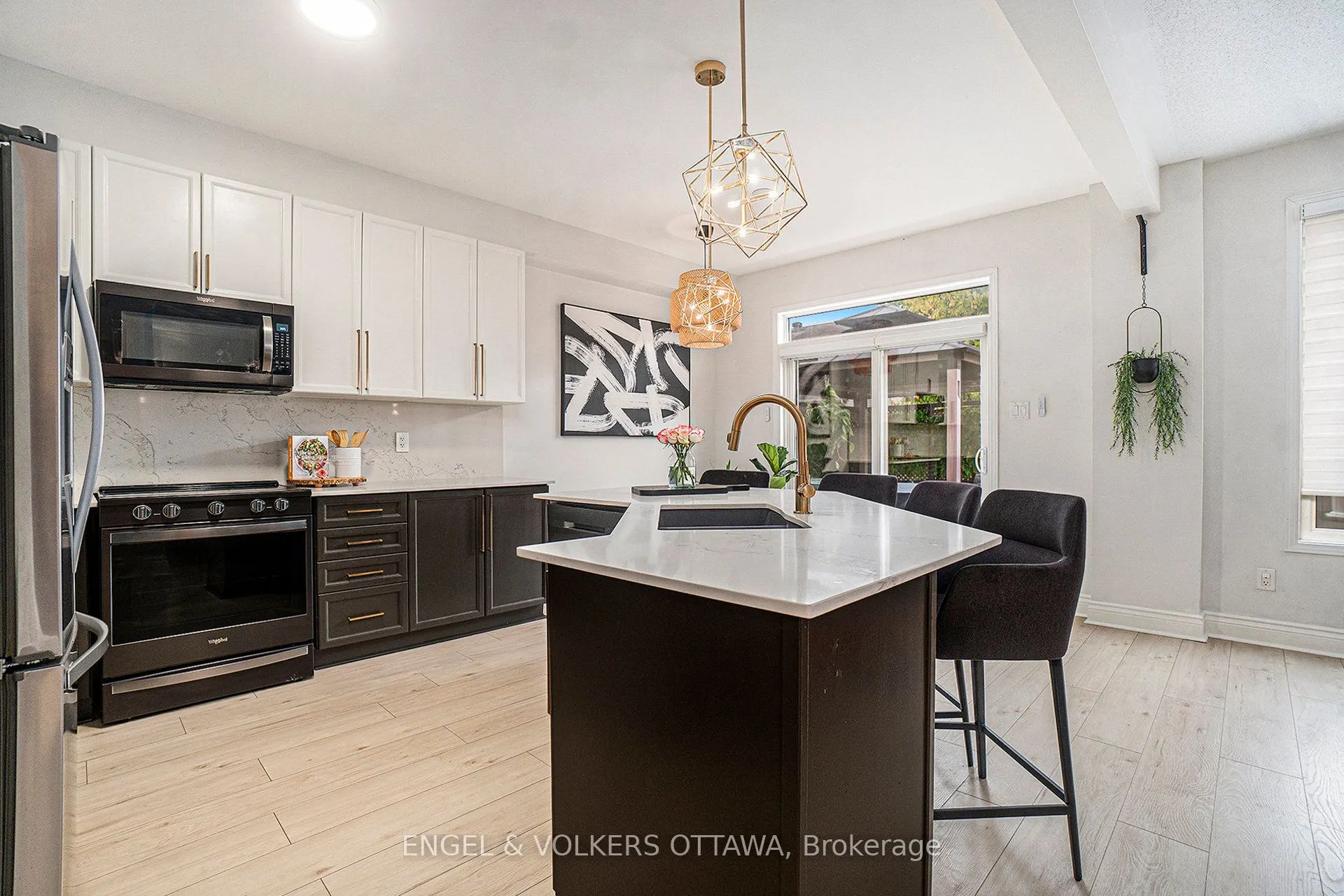 2399 Glandriel Crescent