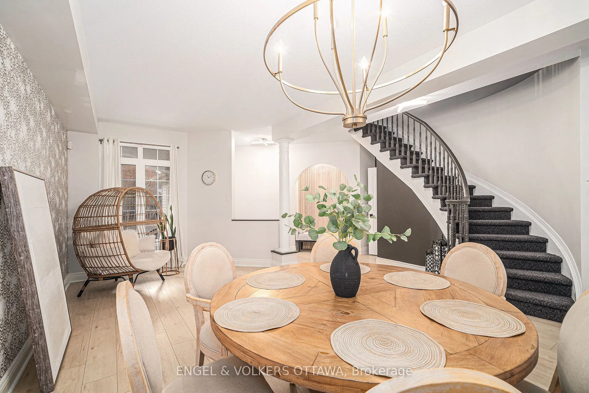 2399 Glandriel Crescent