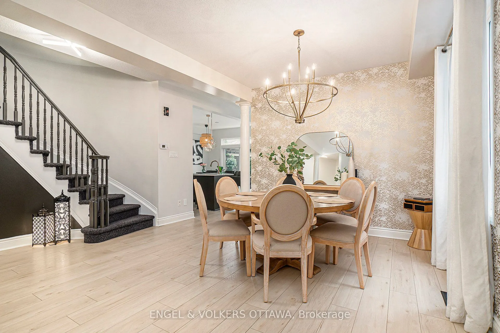 2399 Glandriel Crescent