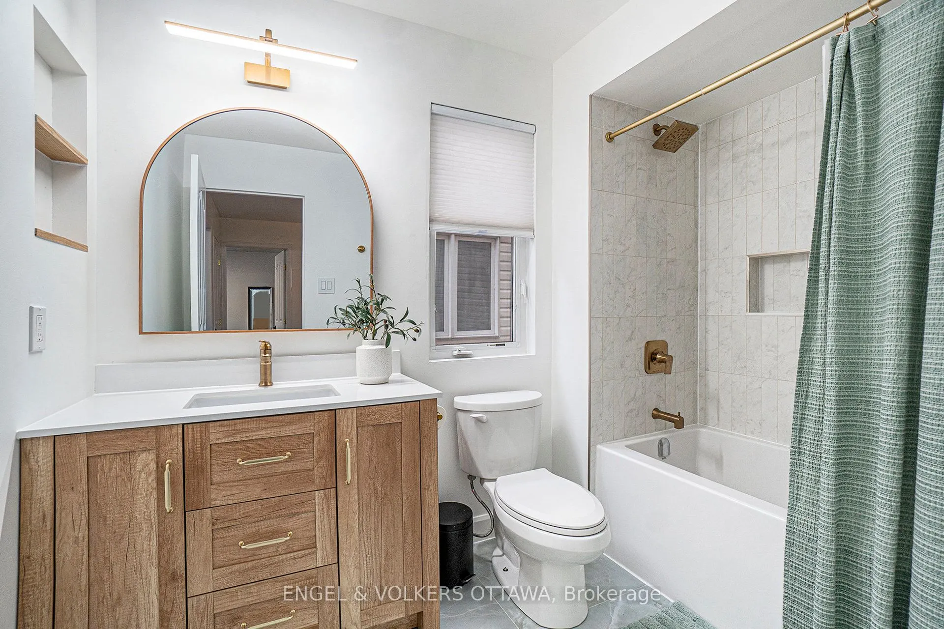 2399 Glandriel Crescent