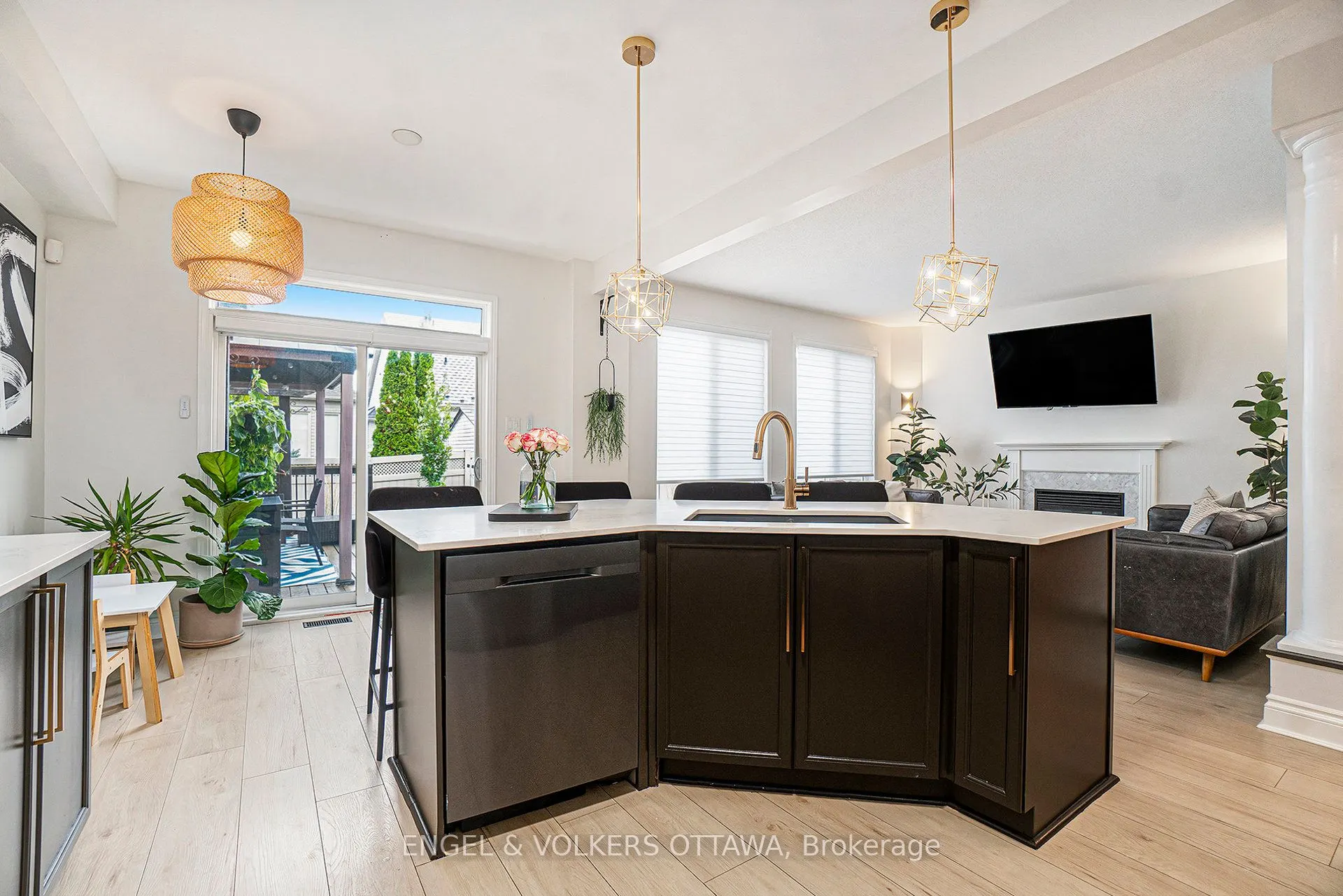 2399 Glandriel Crescent