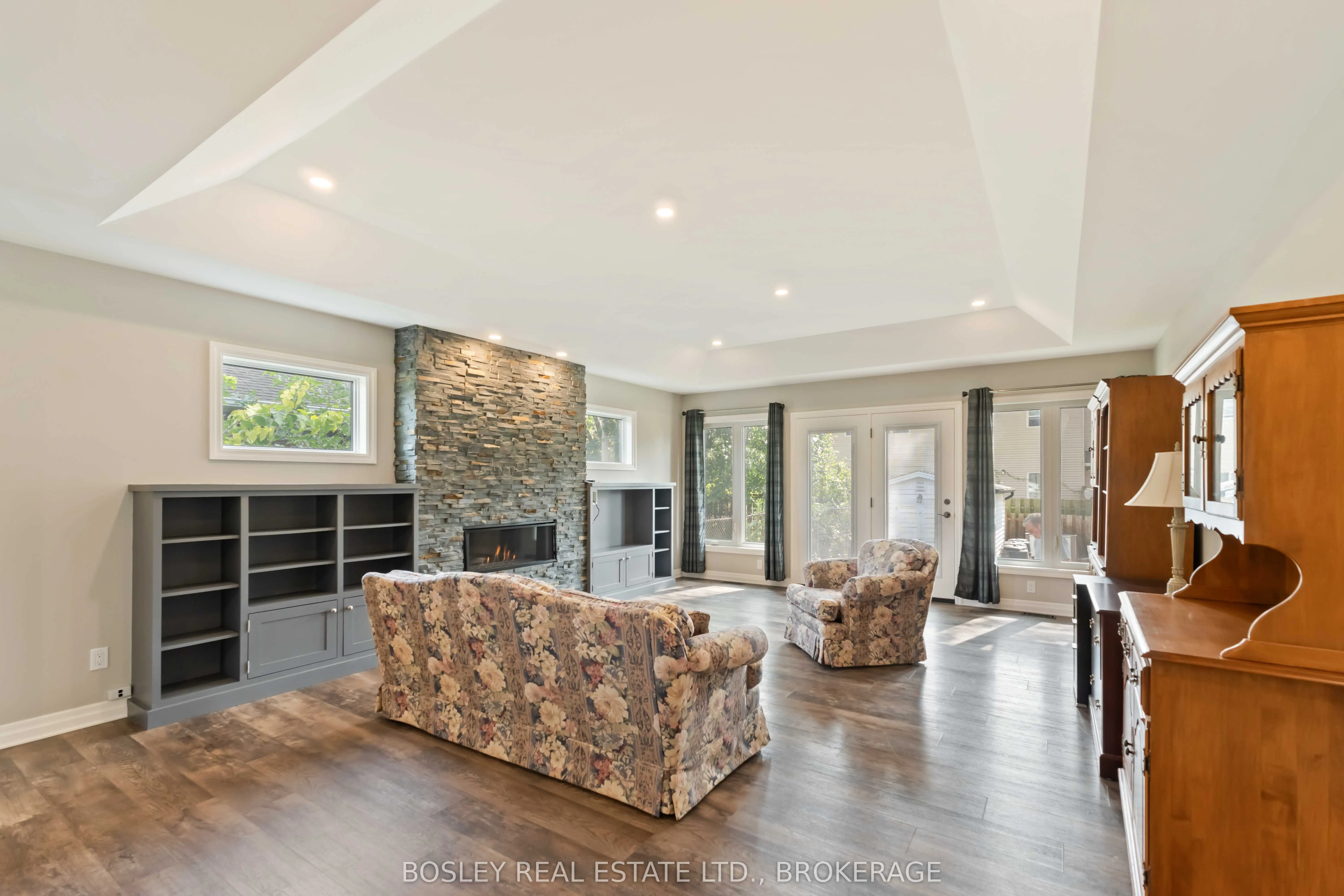 79 Richmond Street W