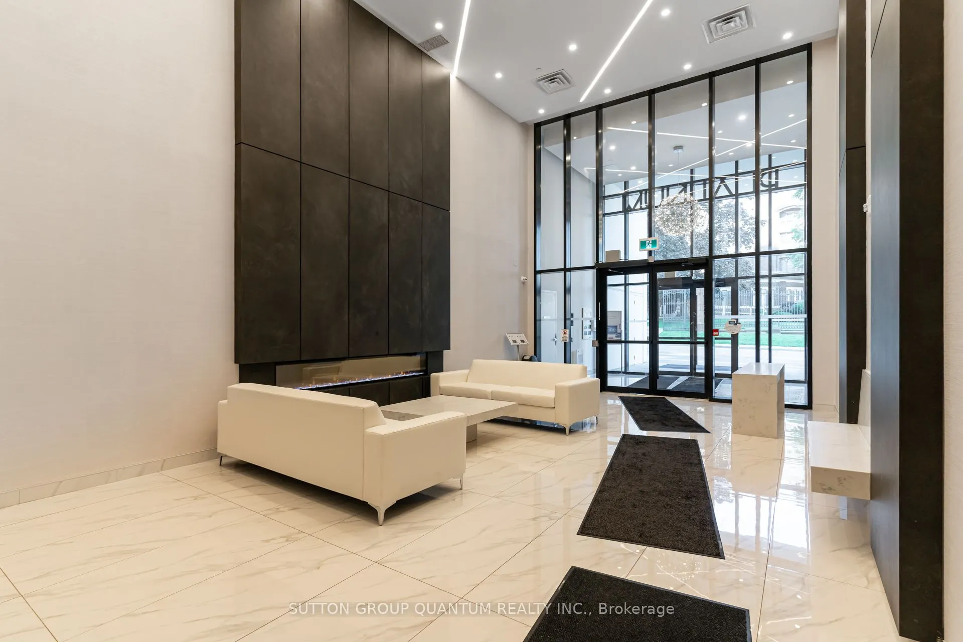 15 Queen Street S, #908