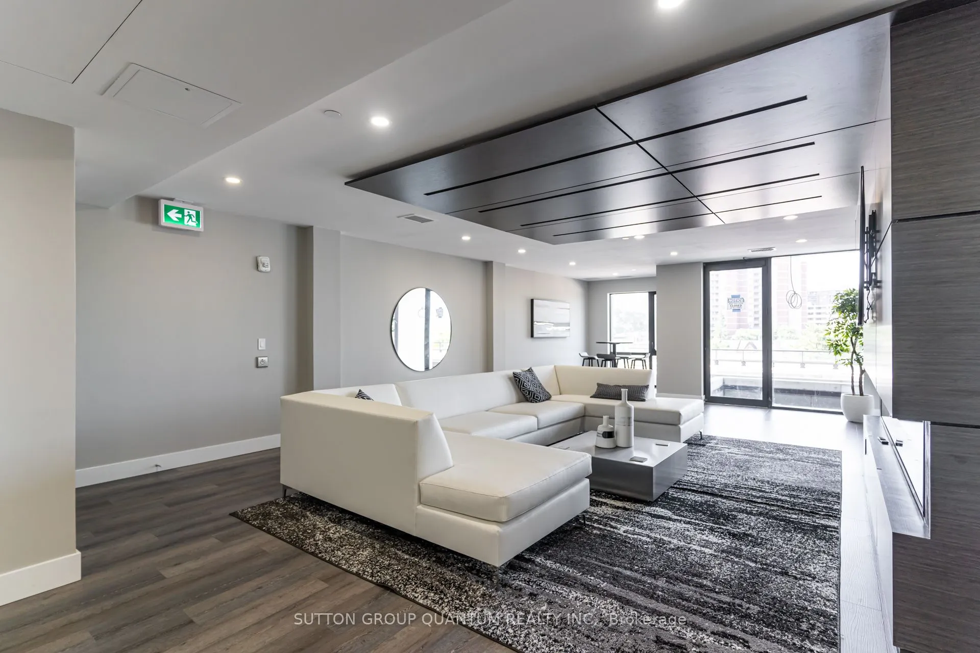 15 Queen Street S, #908