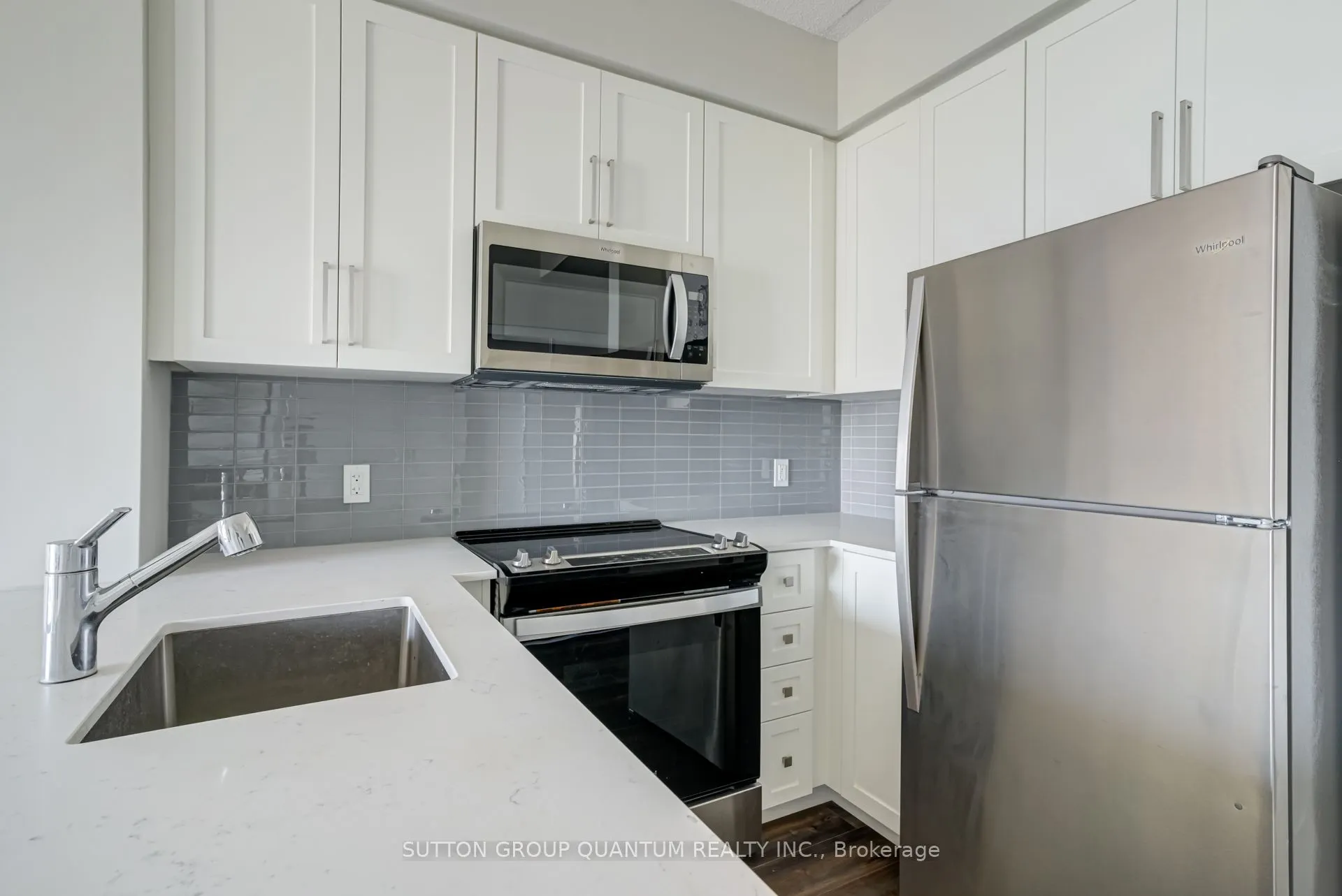 15 Queen Street S, #908