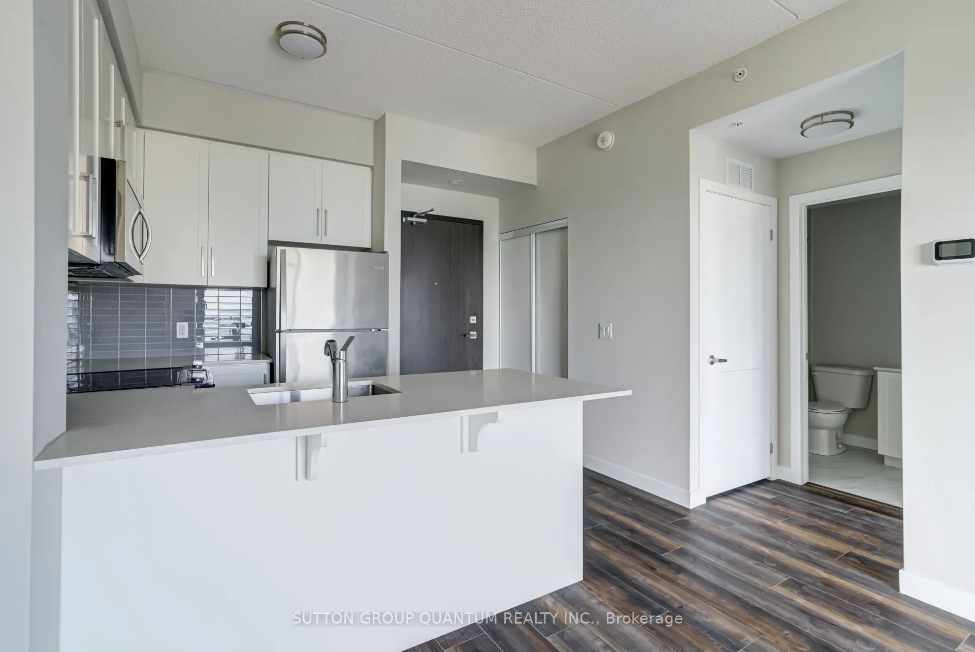 15 Queen Street S, #908
