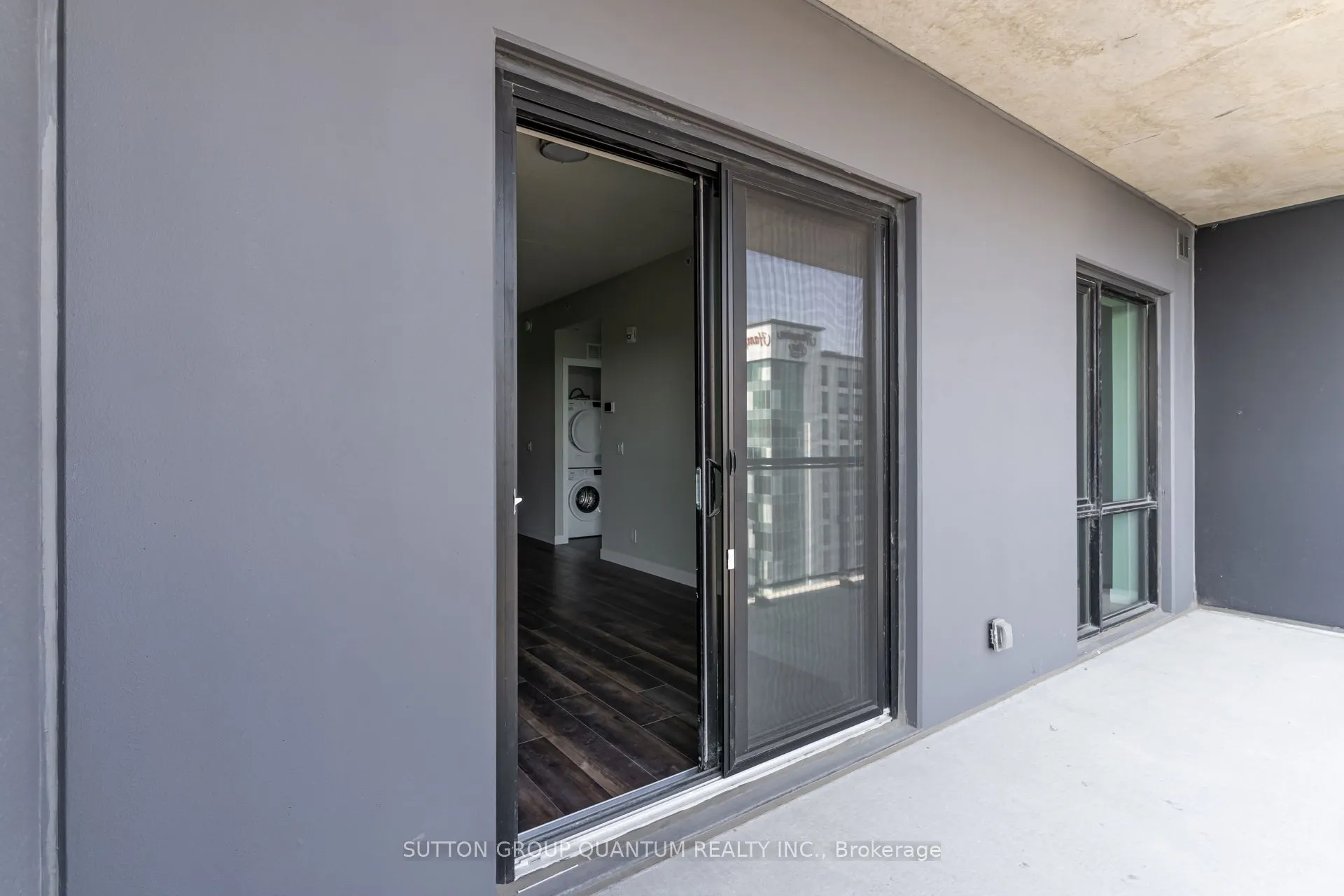 15 Queen Street S, #908
