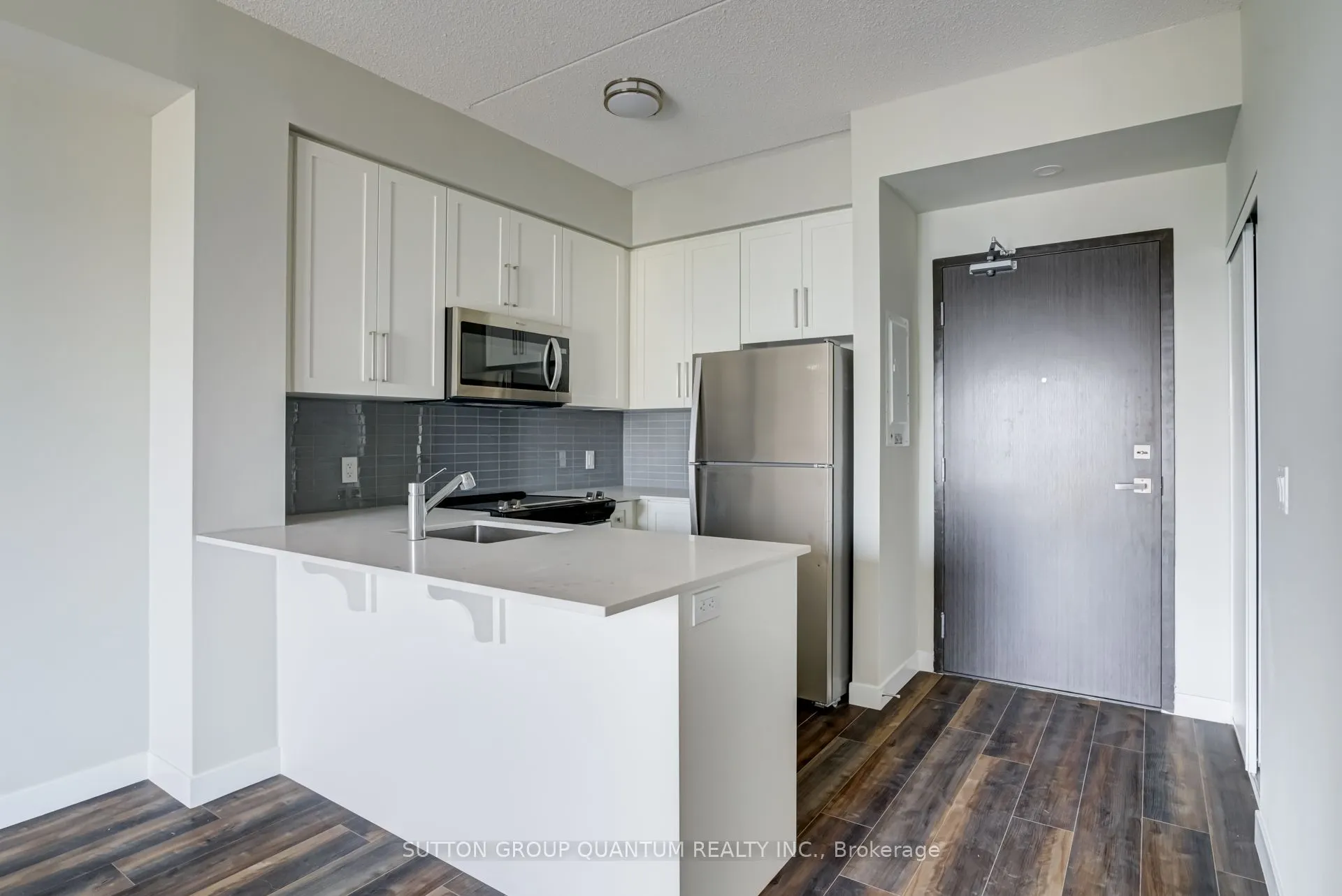 15 Queen Street S, #908
