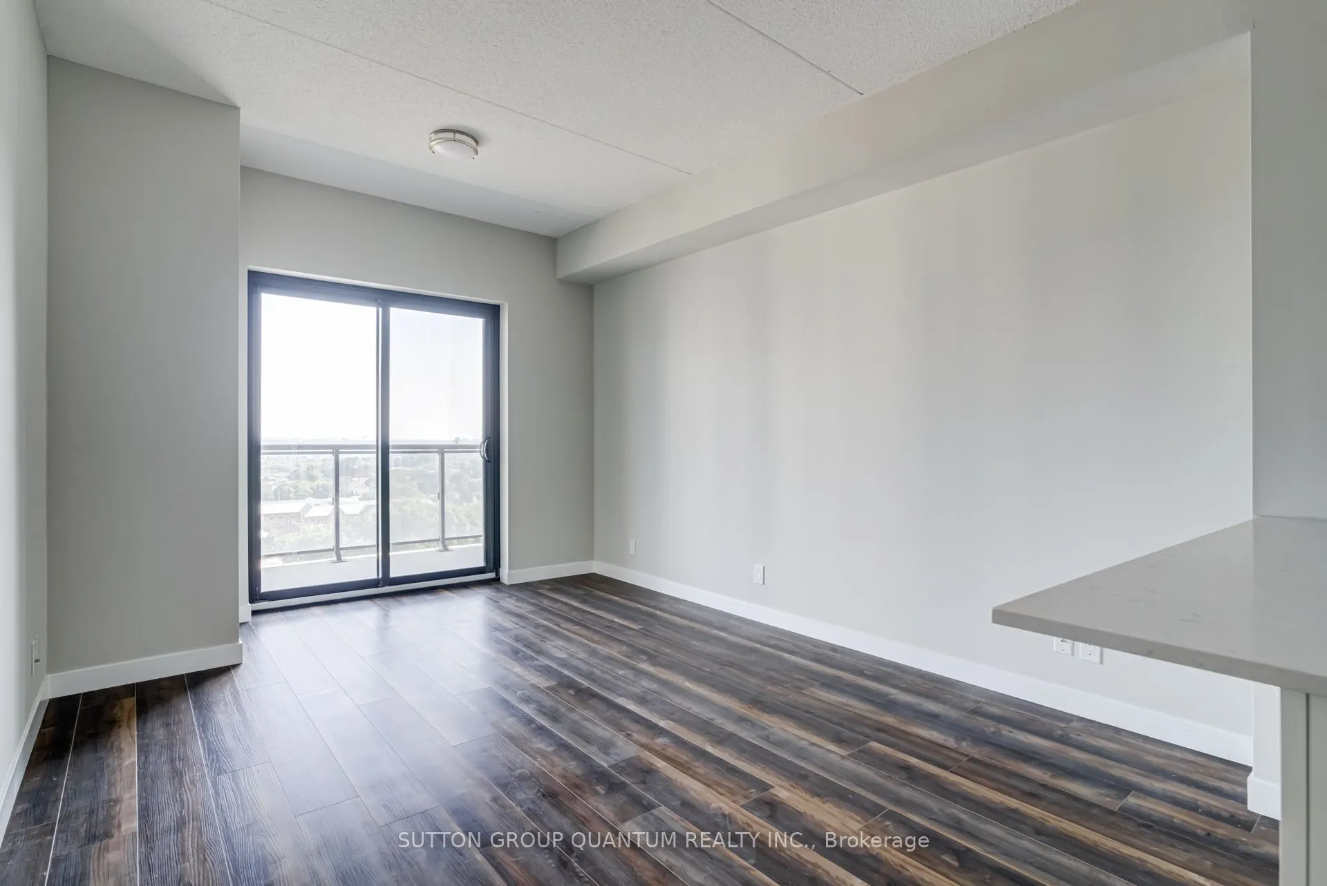 15 Queen Street S, #908