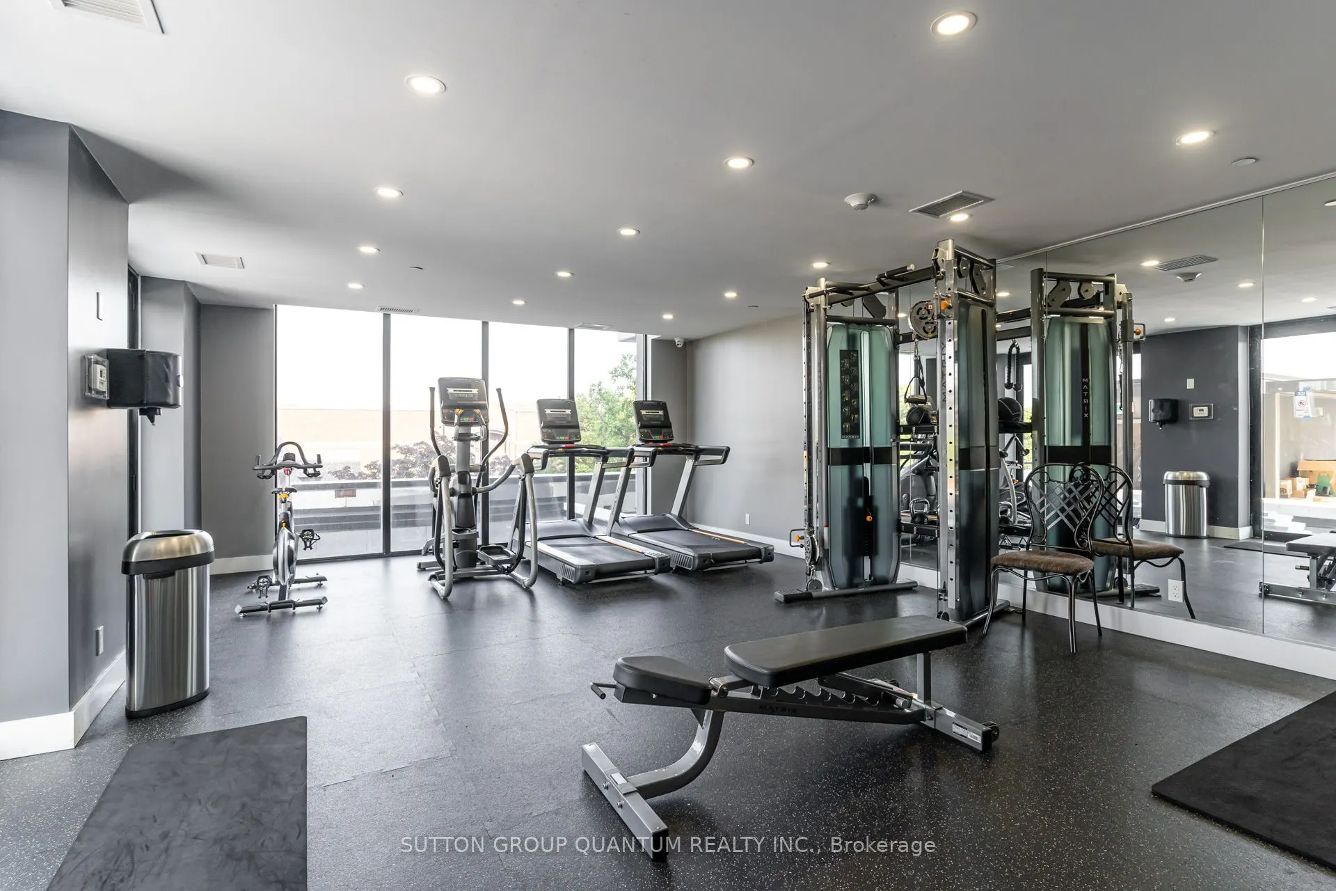 15 Queen Street S, #908