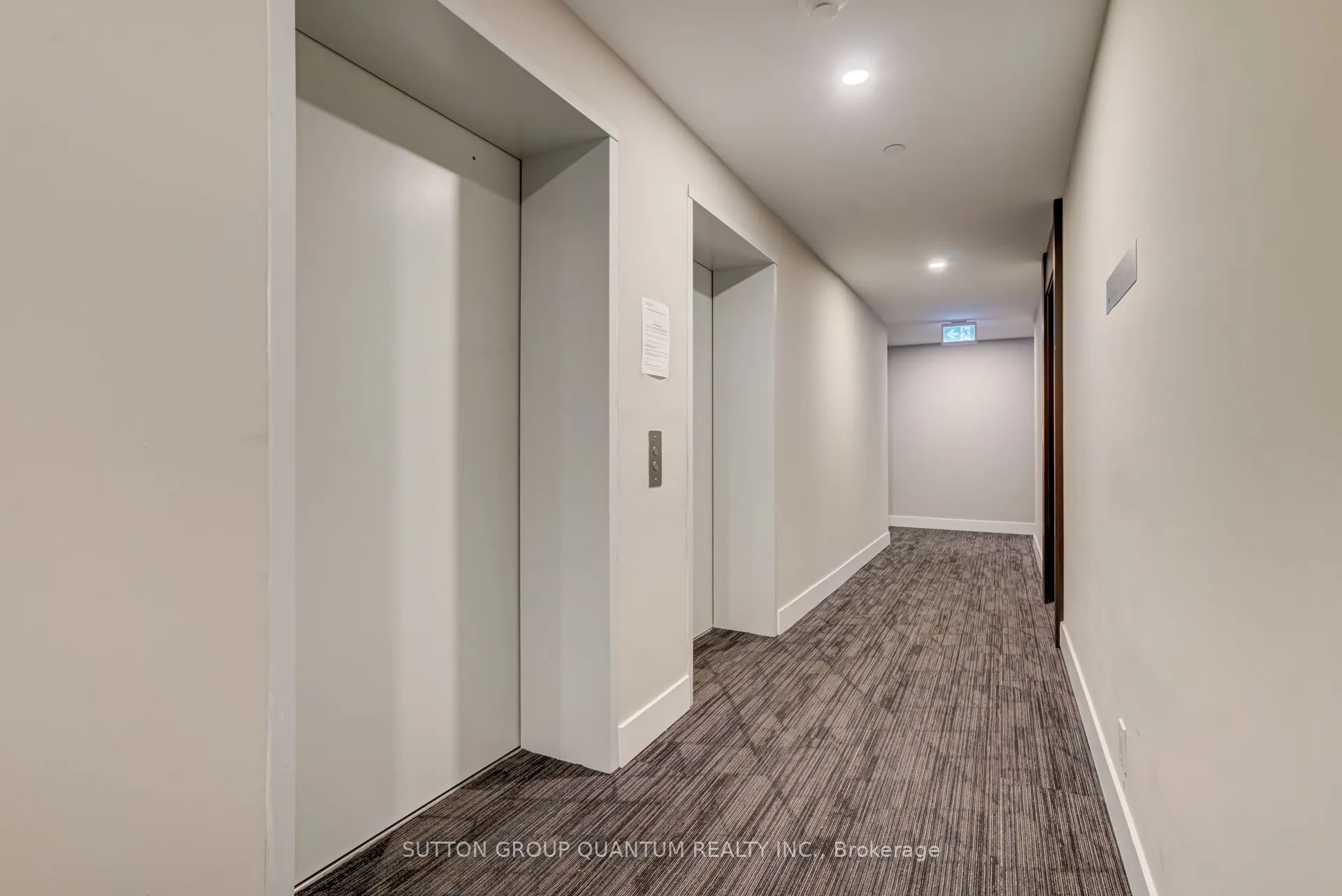 15 Queen Street S, #908