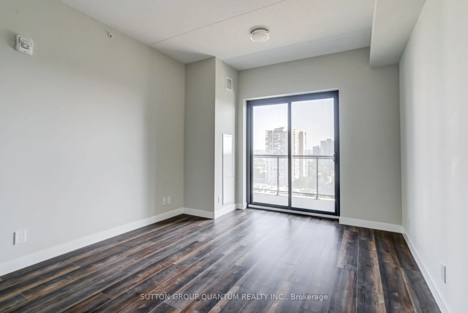 15 Queen Street S, #908