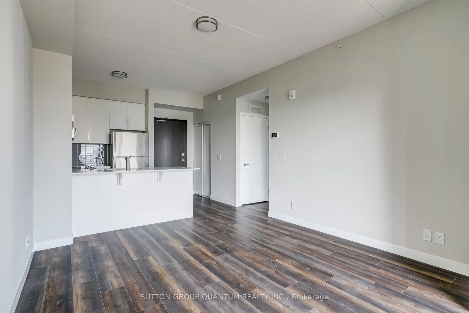15 Queen Street S, #908