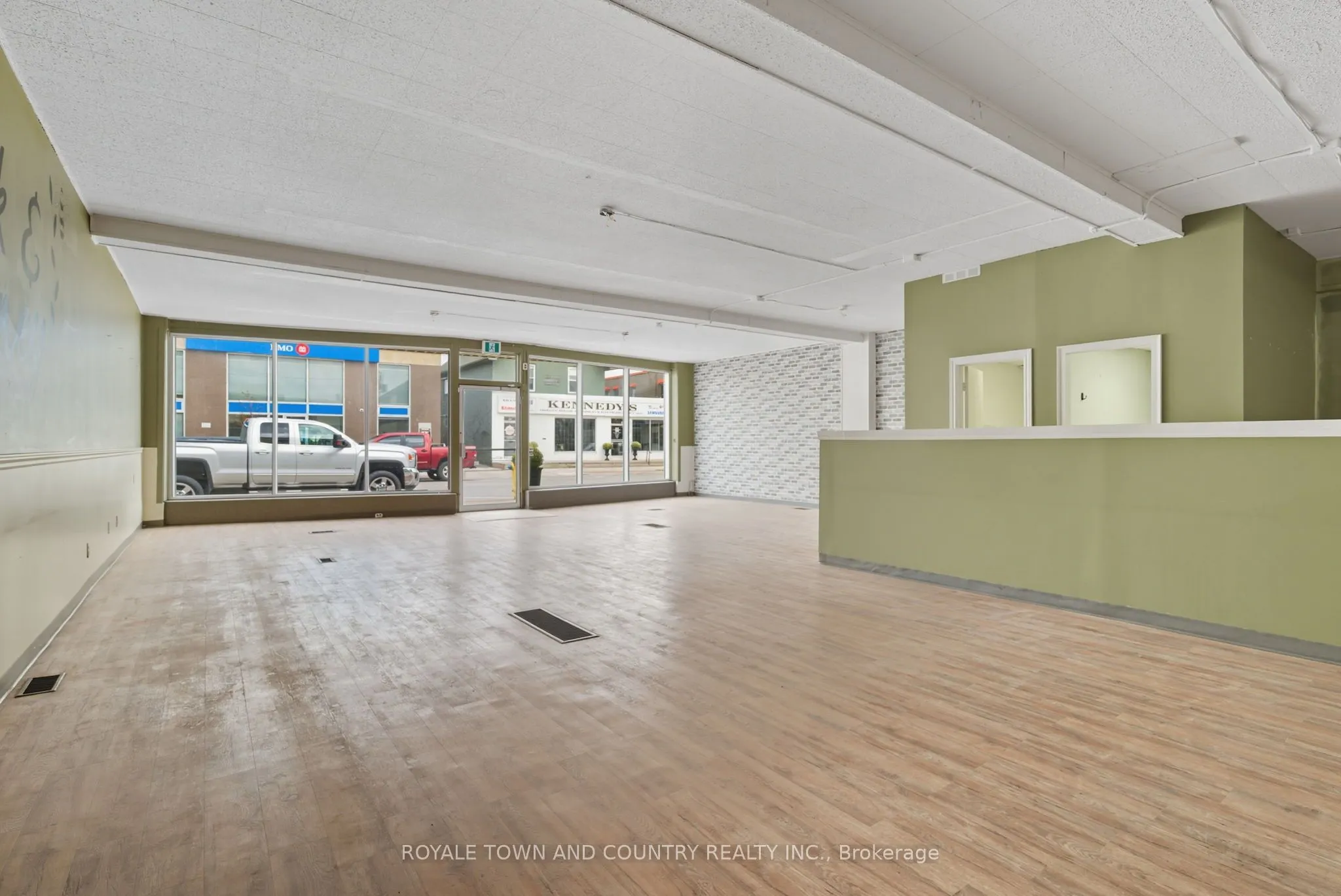 15-17 William Street S