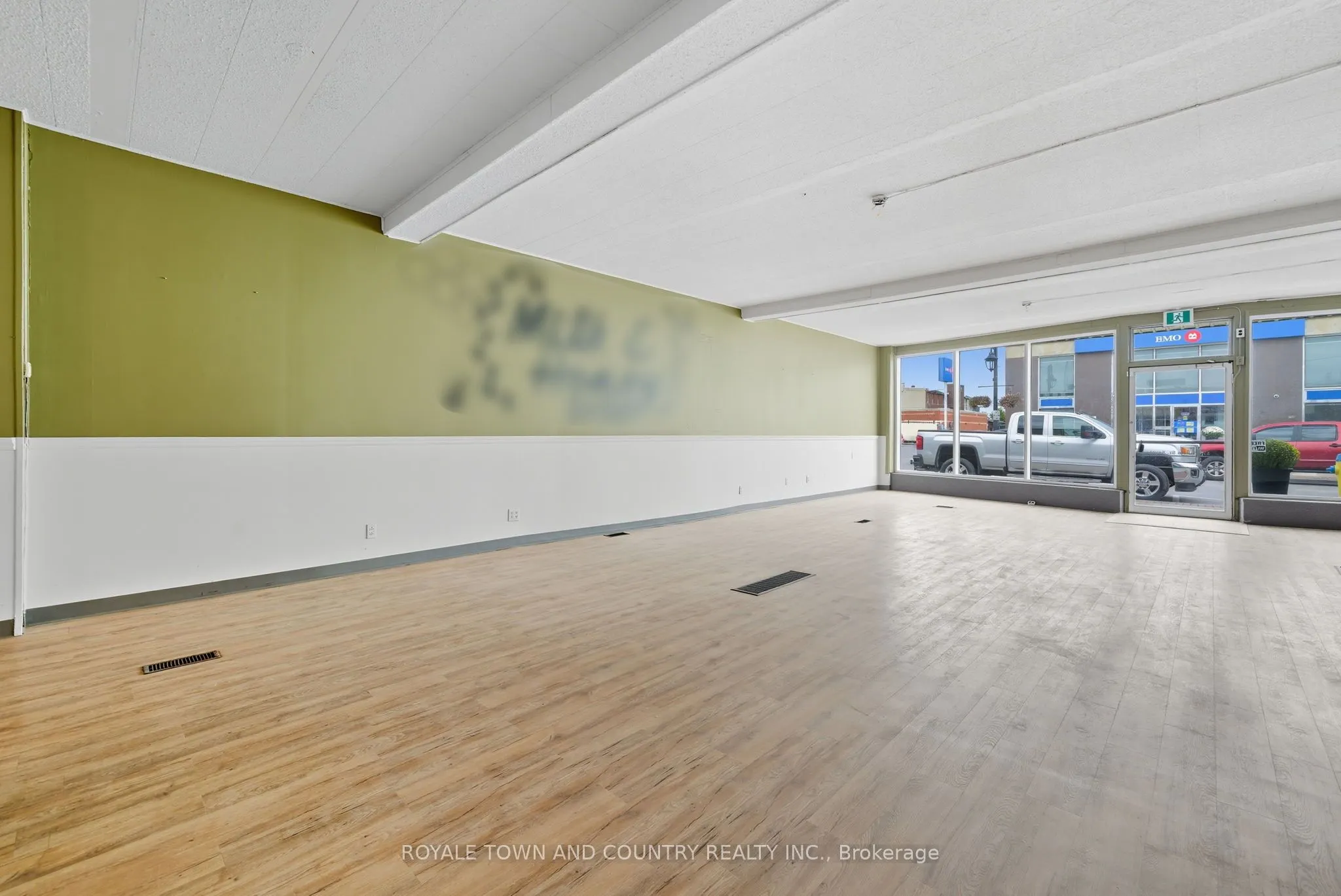 15-17 William Street S