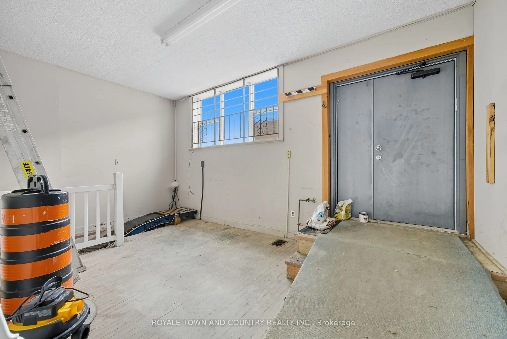 15-17 William Street S