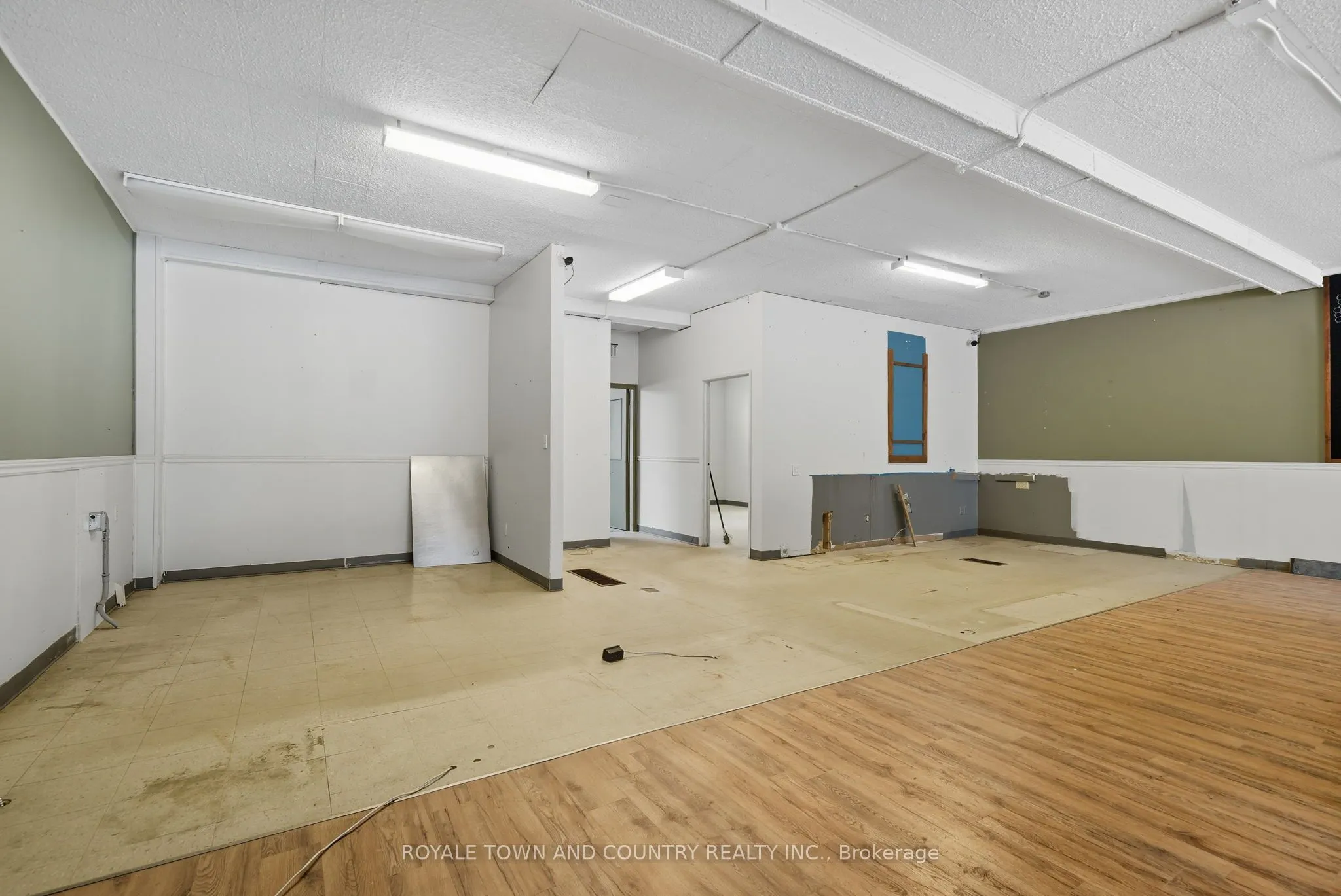 15-17 William Street S