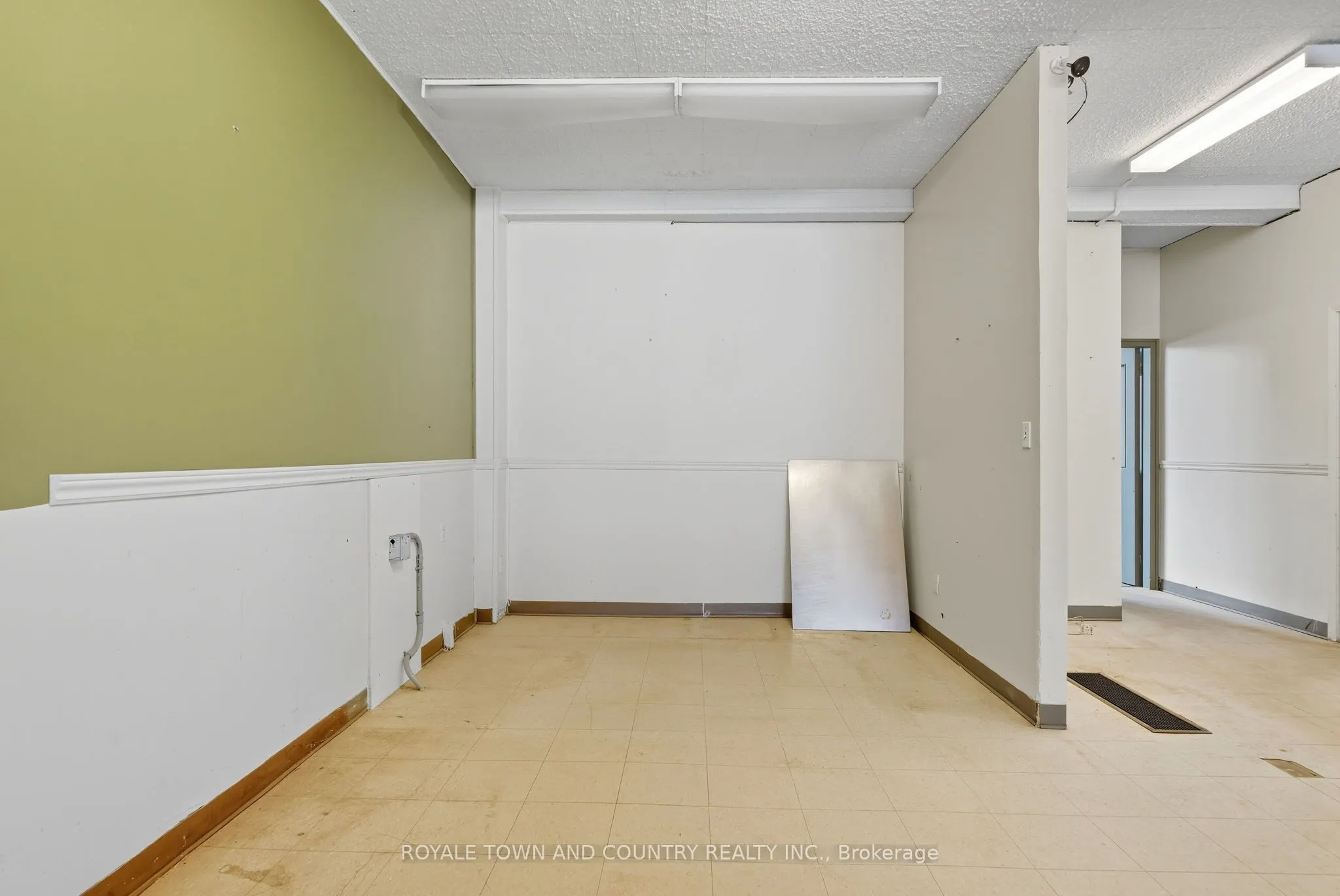 15-17 William Street S
