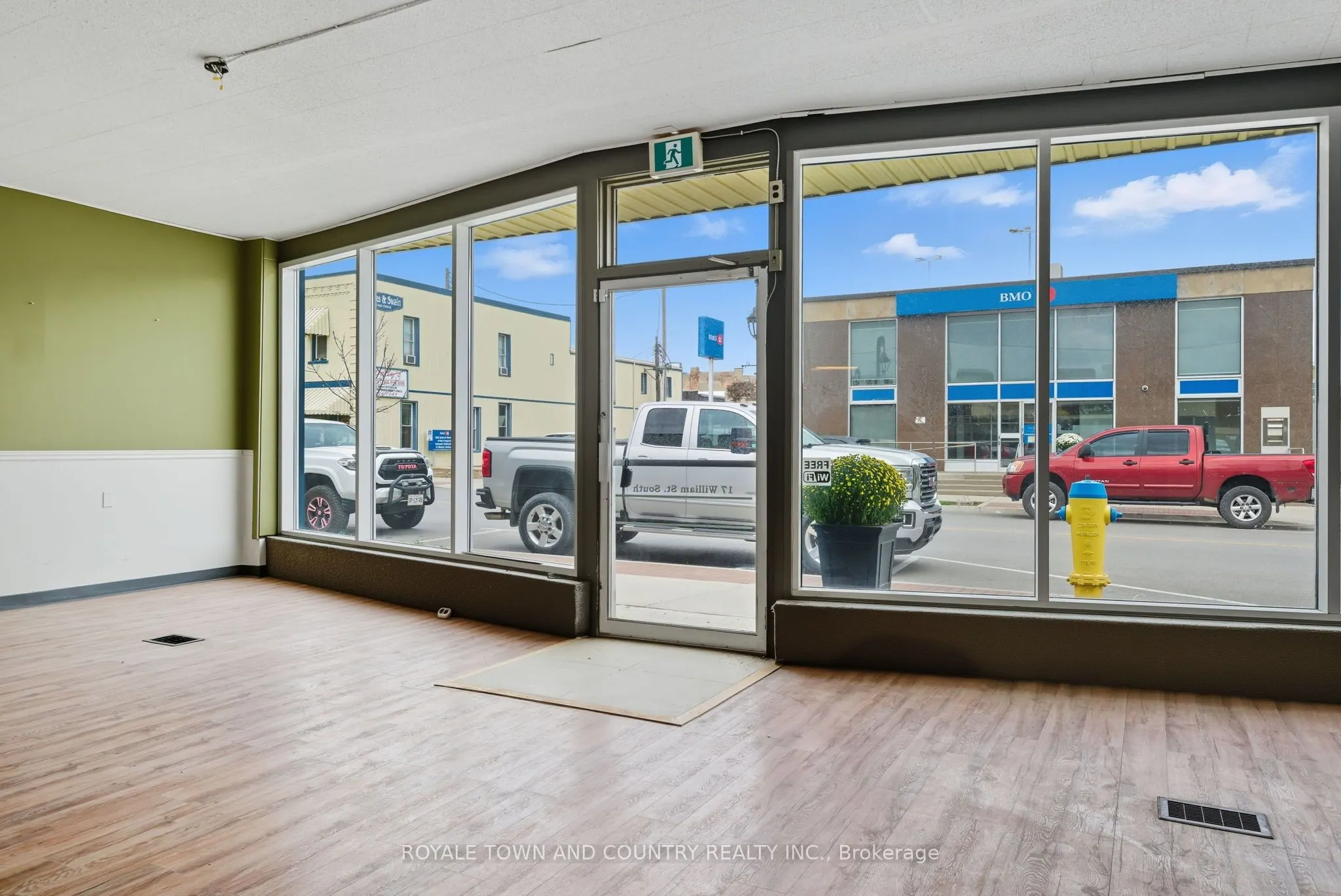 15-17 William Street S