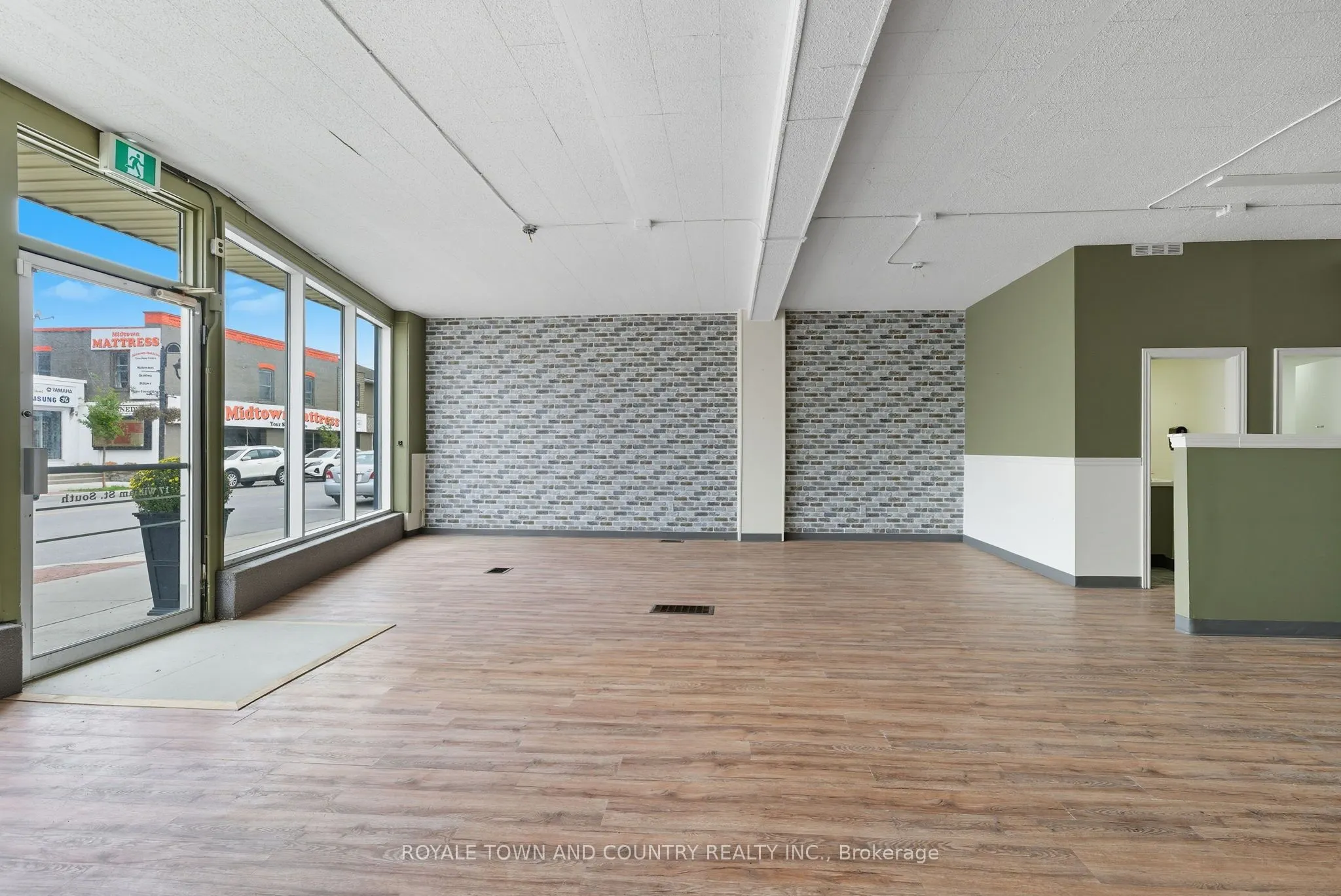 15-17 William Street S