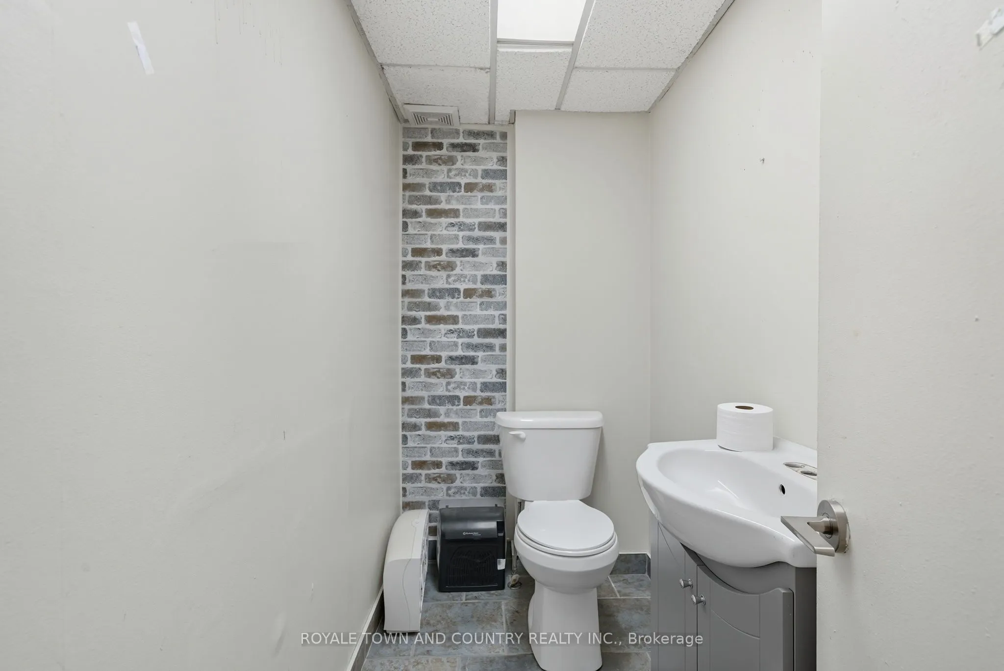 15-17 William Street S