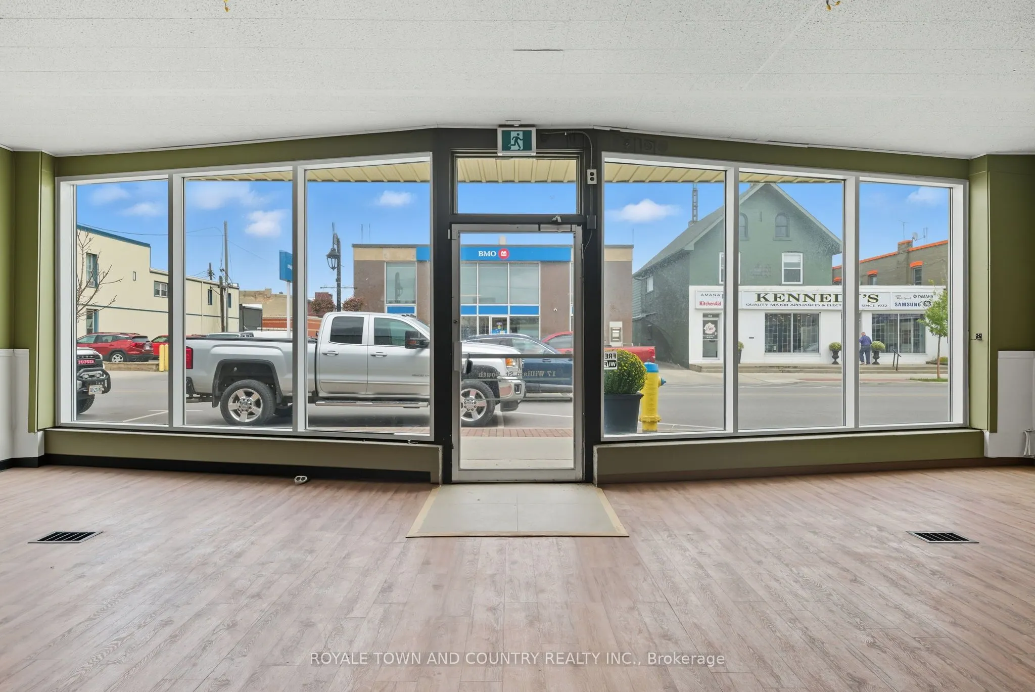 15-17 William Street S