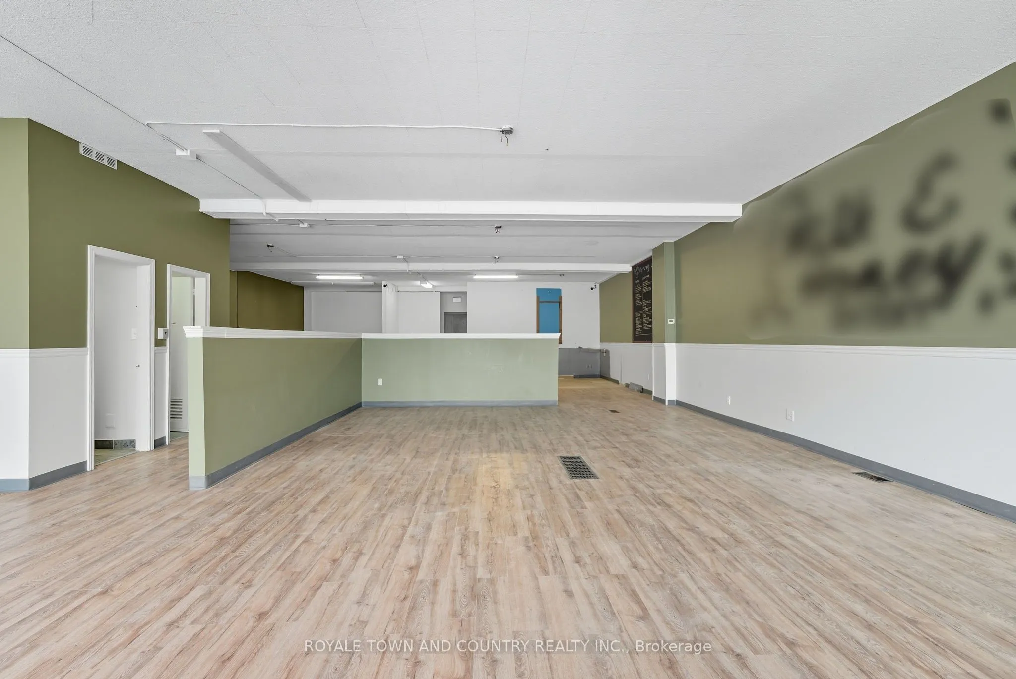 15-17 William Street S