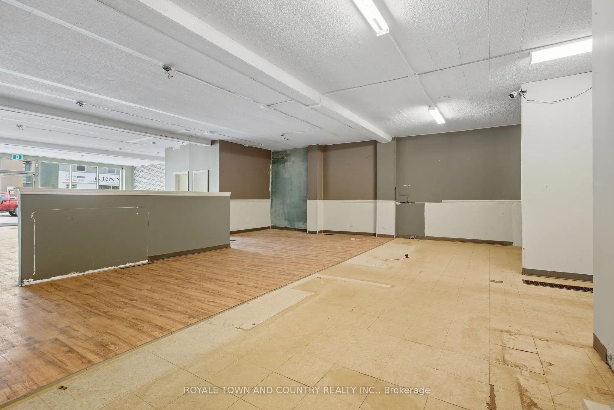 15-17 William Street S