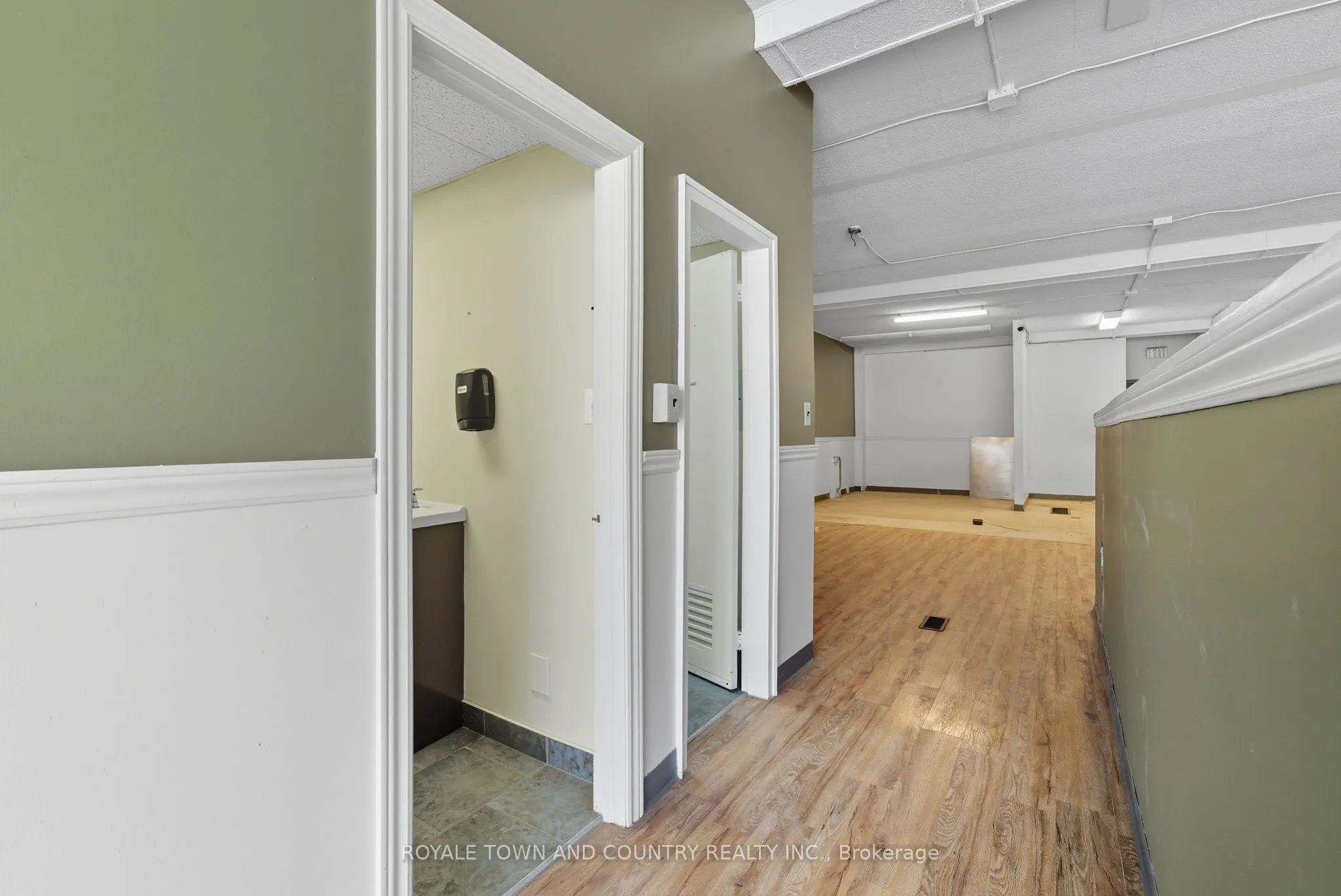 15-17 William Street S