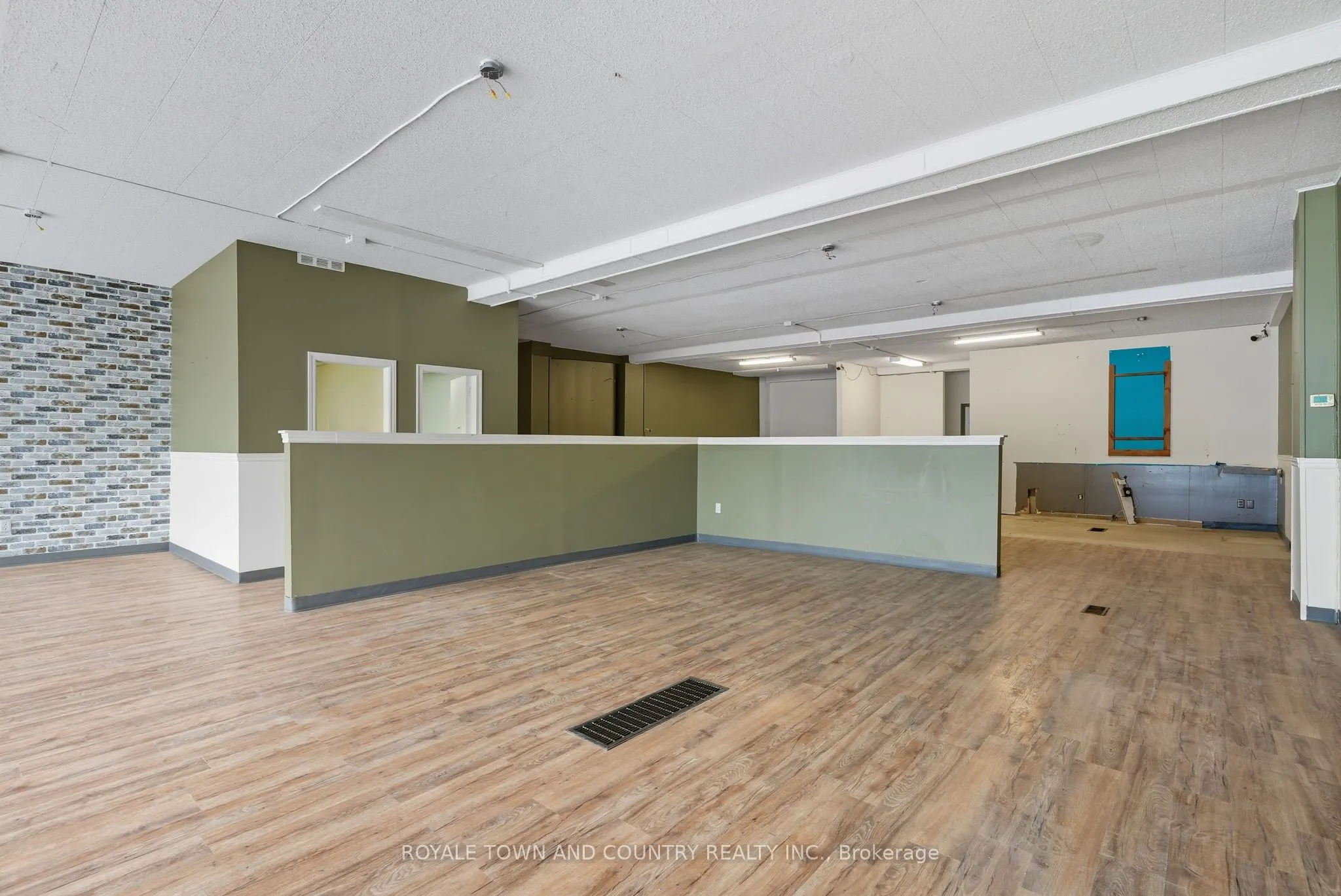 15-17 William Street S