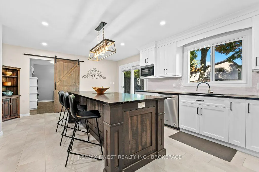 550 Rankin Crescent
