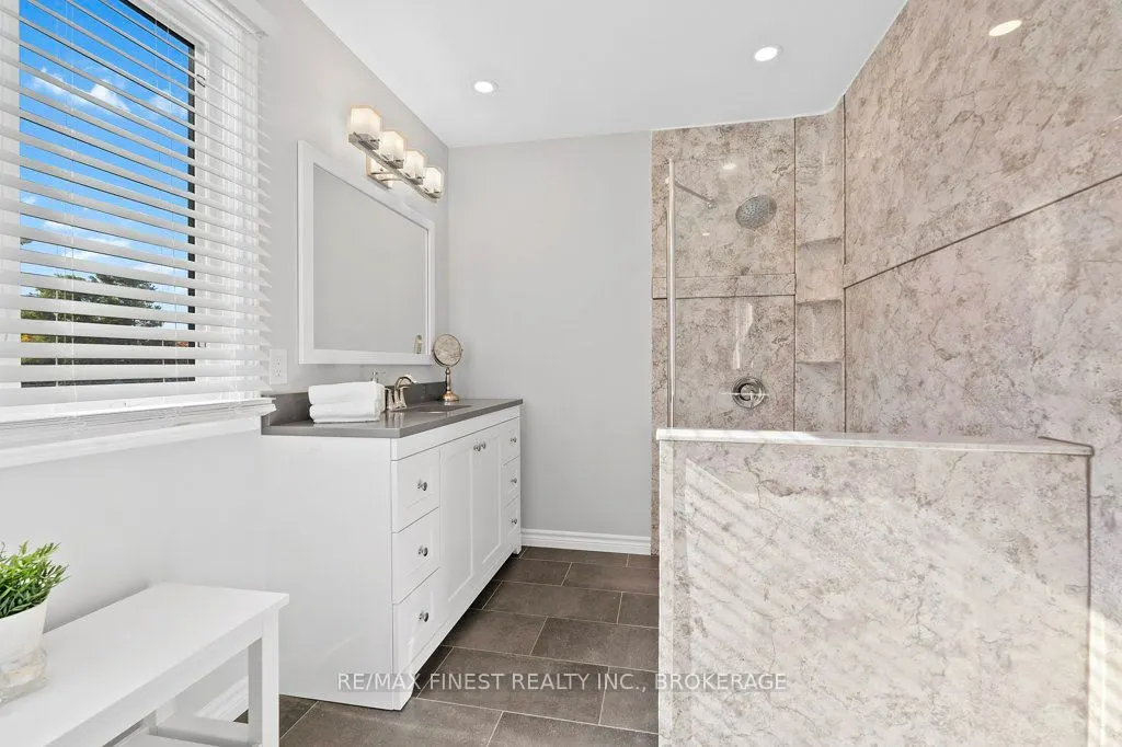 550 Rankin Crescent