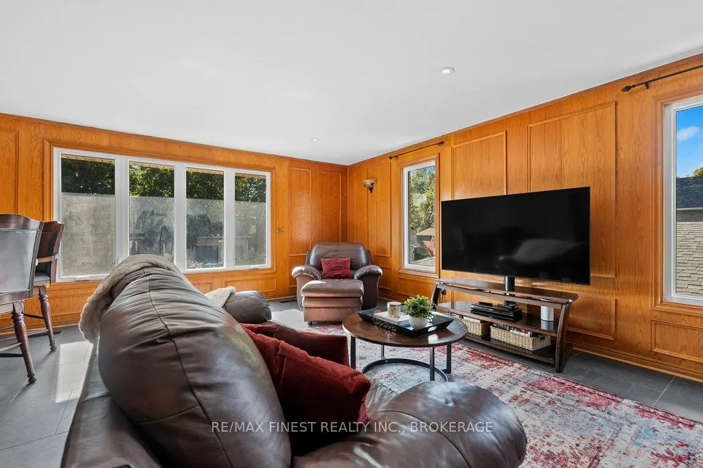 550 Rankin Crescent