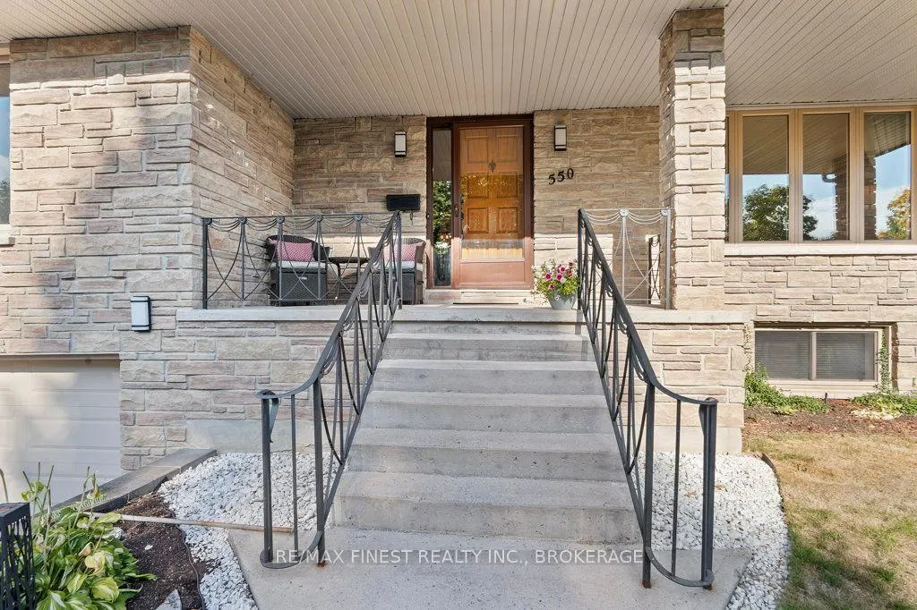 550 Rankin Crescent