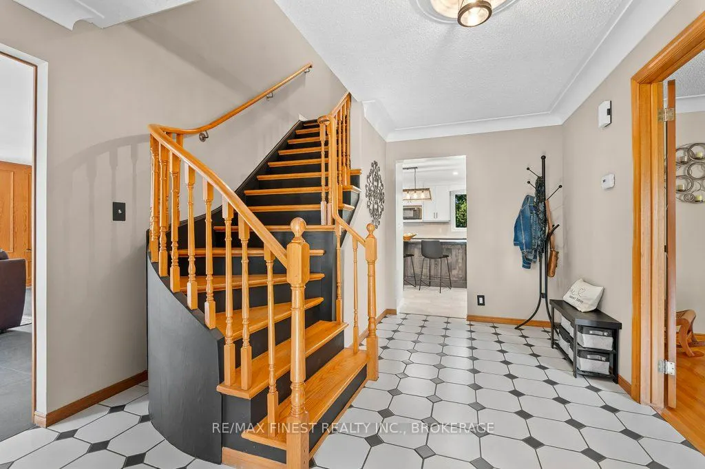 550 Rankin Crescent