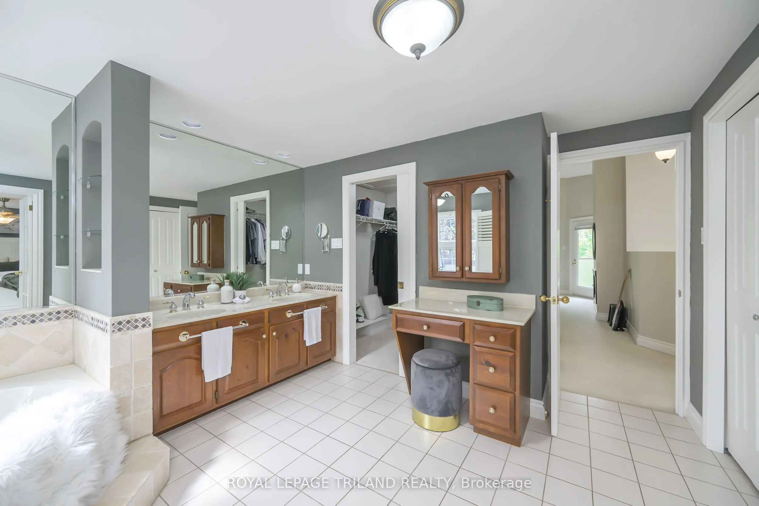 1399 Commissioners Road W, #12