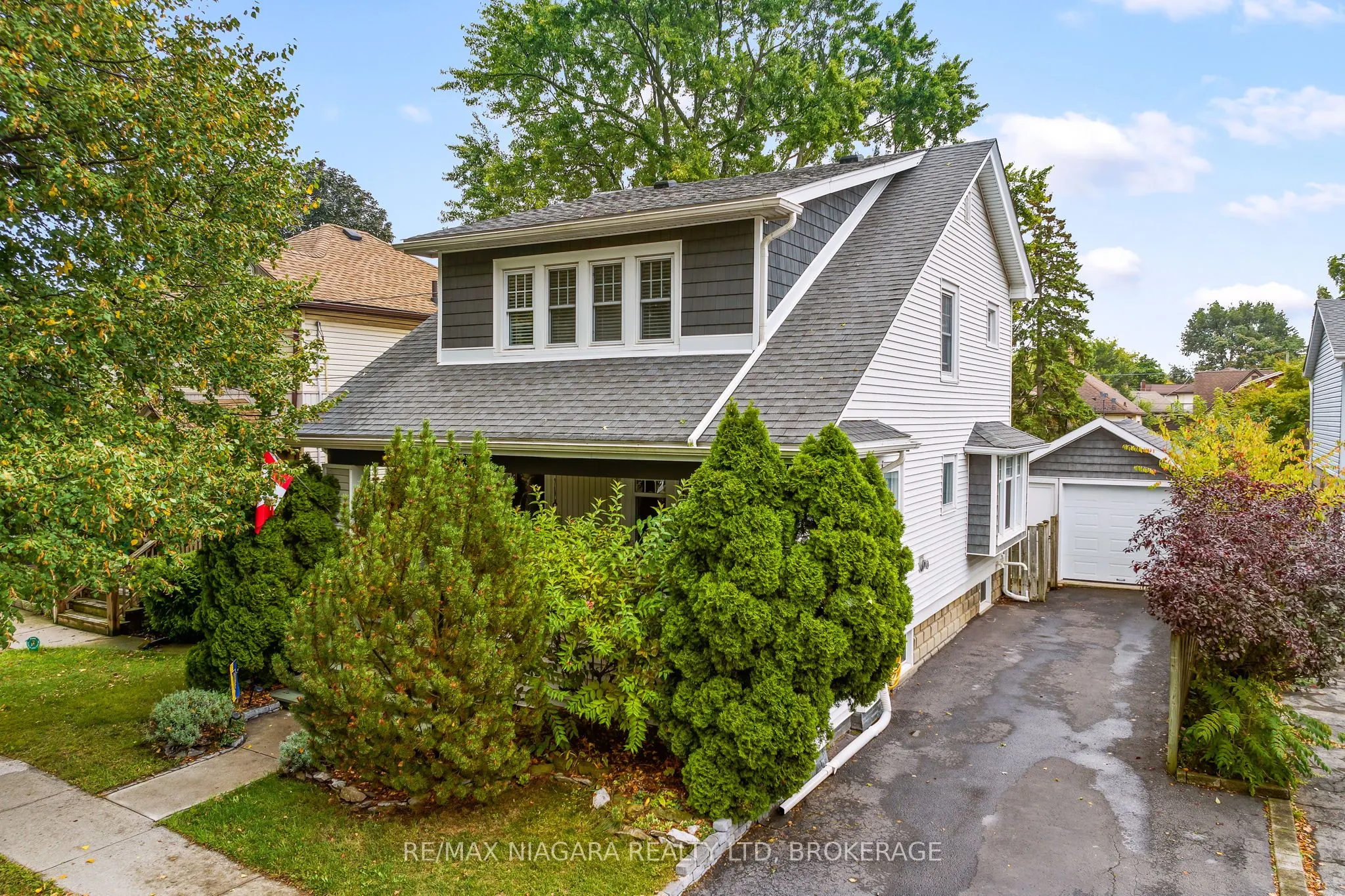 118 Dufferin Street E