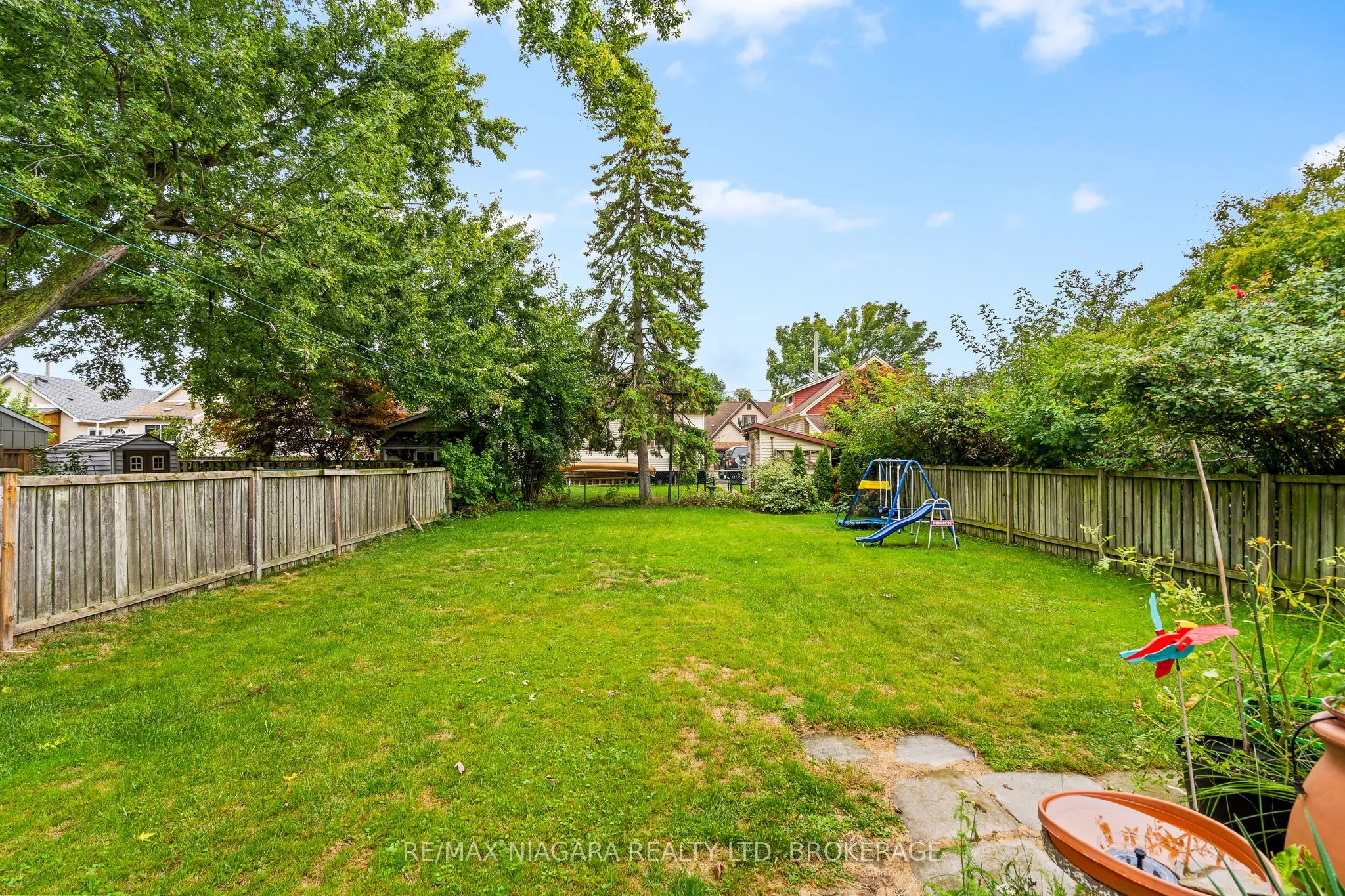 118 Dufferin Street E