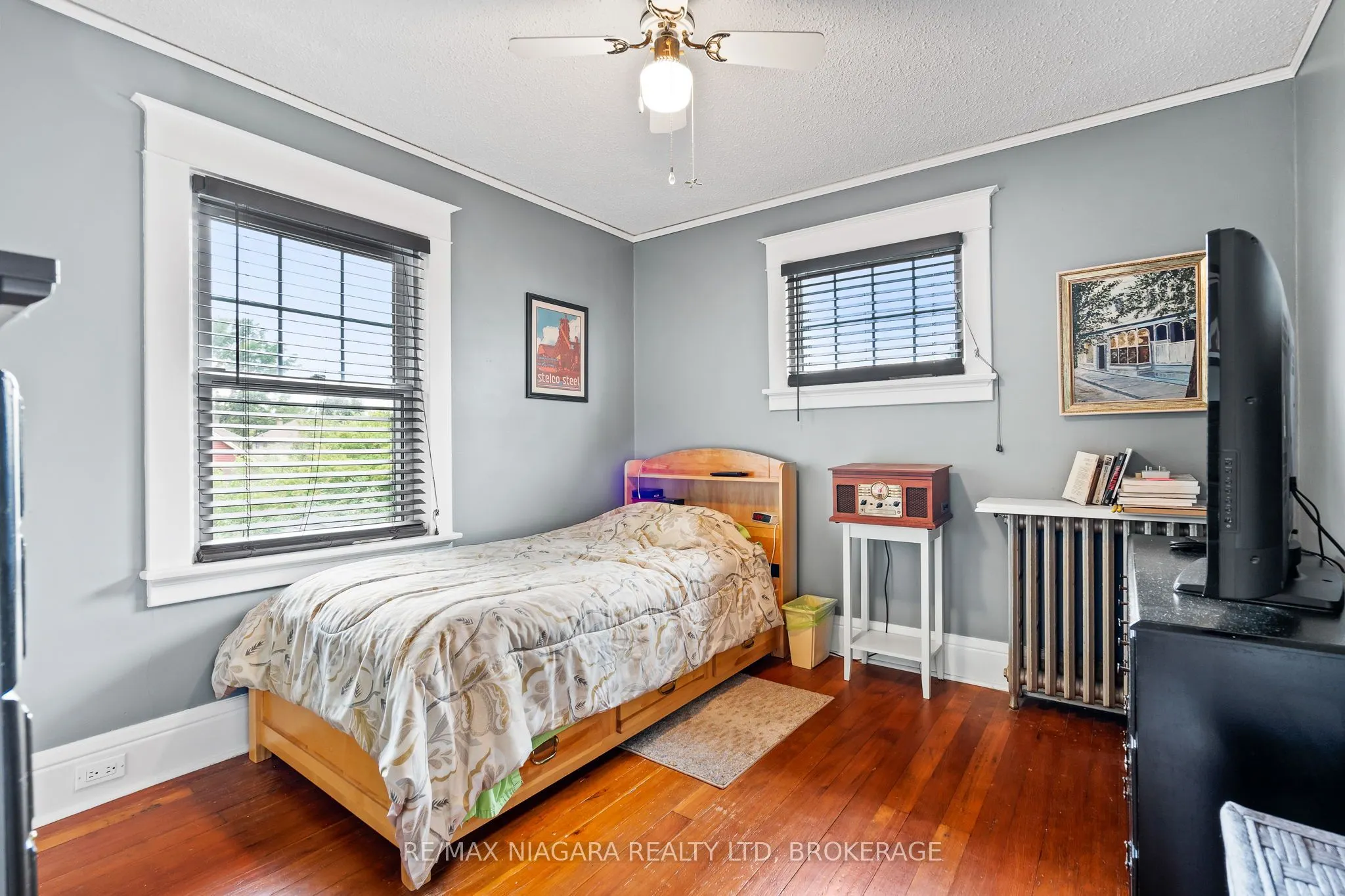 118 Dufferin Street E