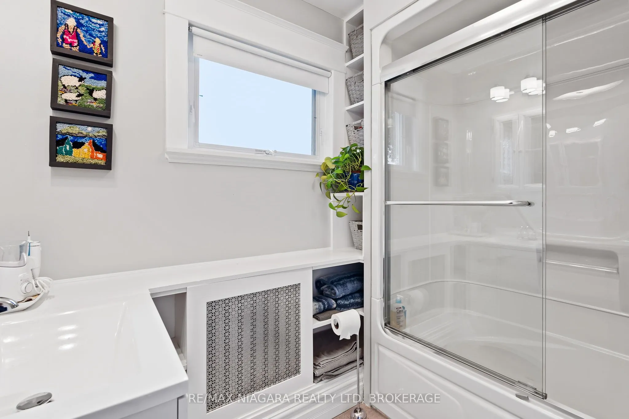 118 Dufferin Street E