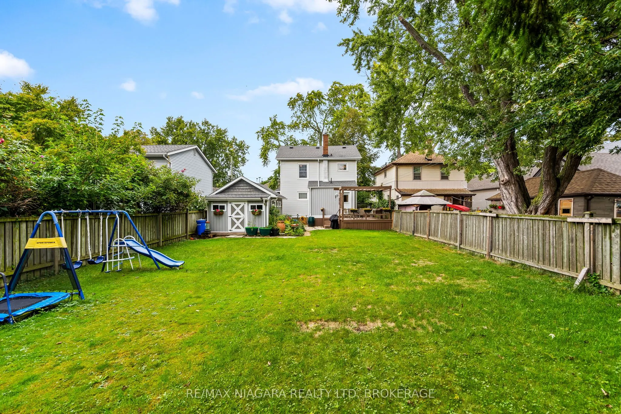 118 Dufferin Street E
