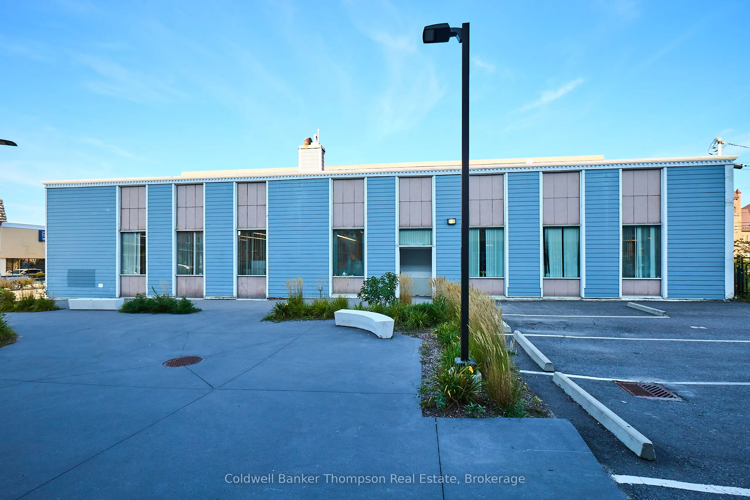 27 Main Street E
