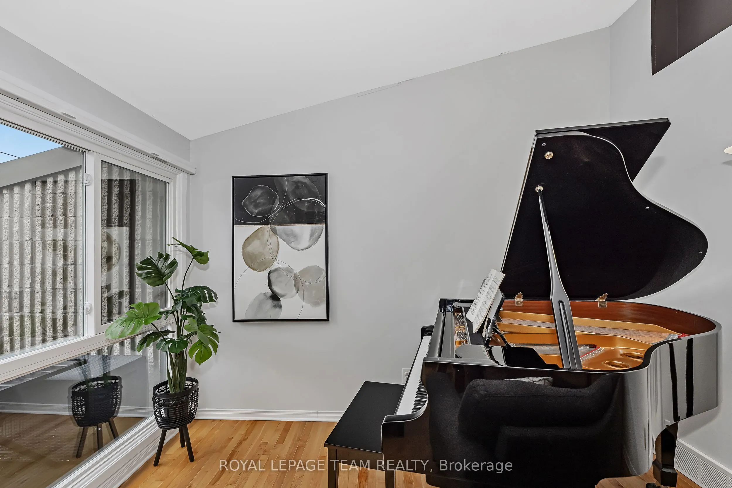 1095 Ambleside Drive, #21