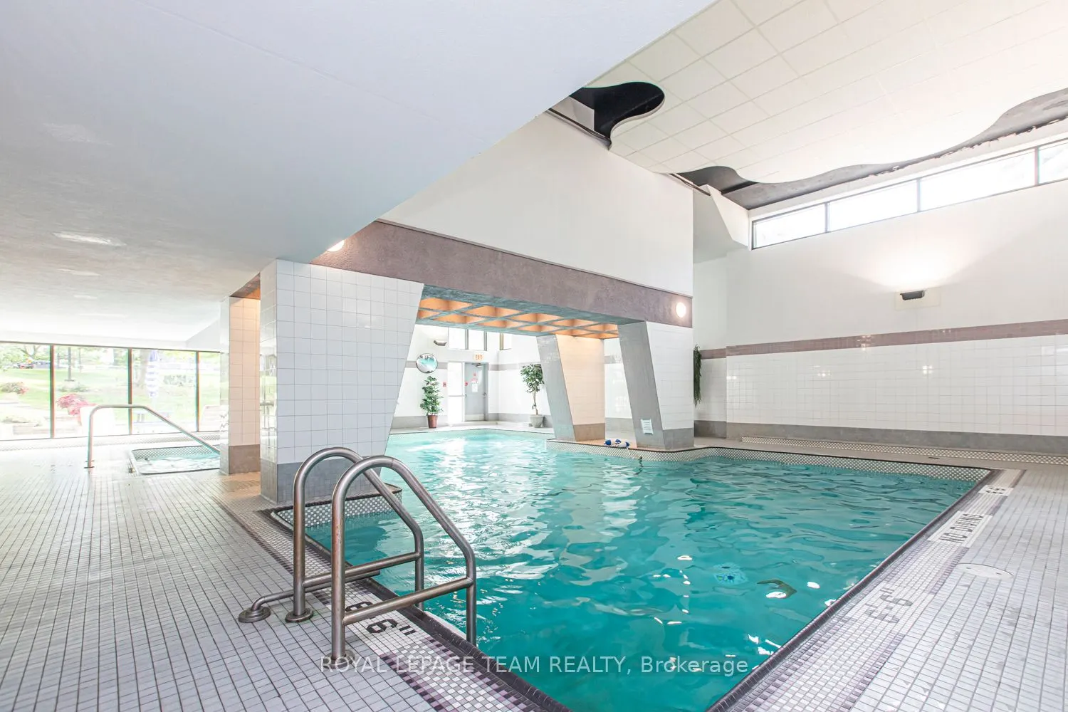 1095 Ambleside Drive, #21