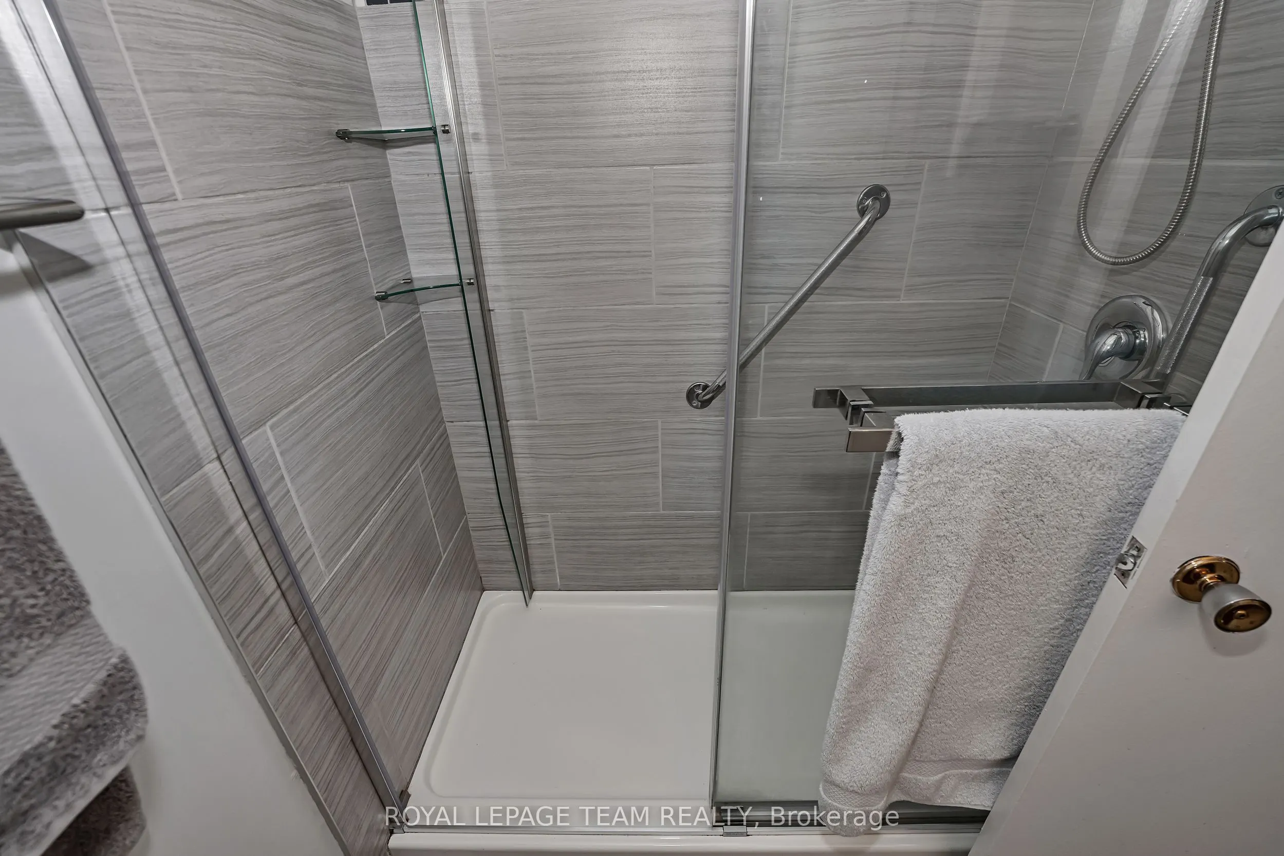 1095 Ambleside Drive, #21