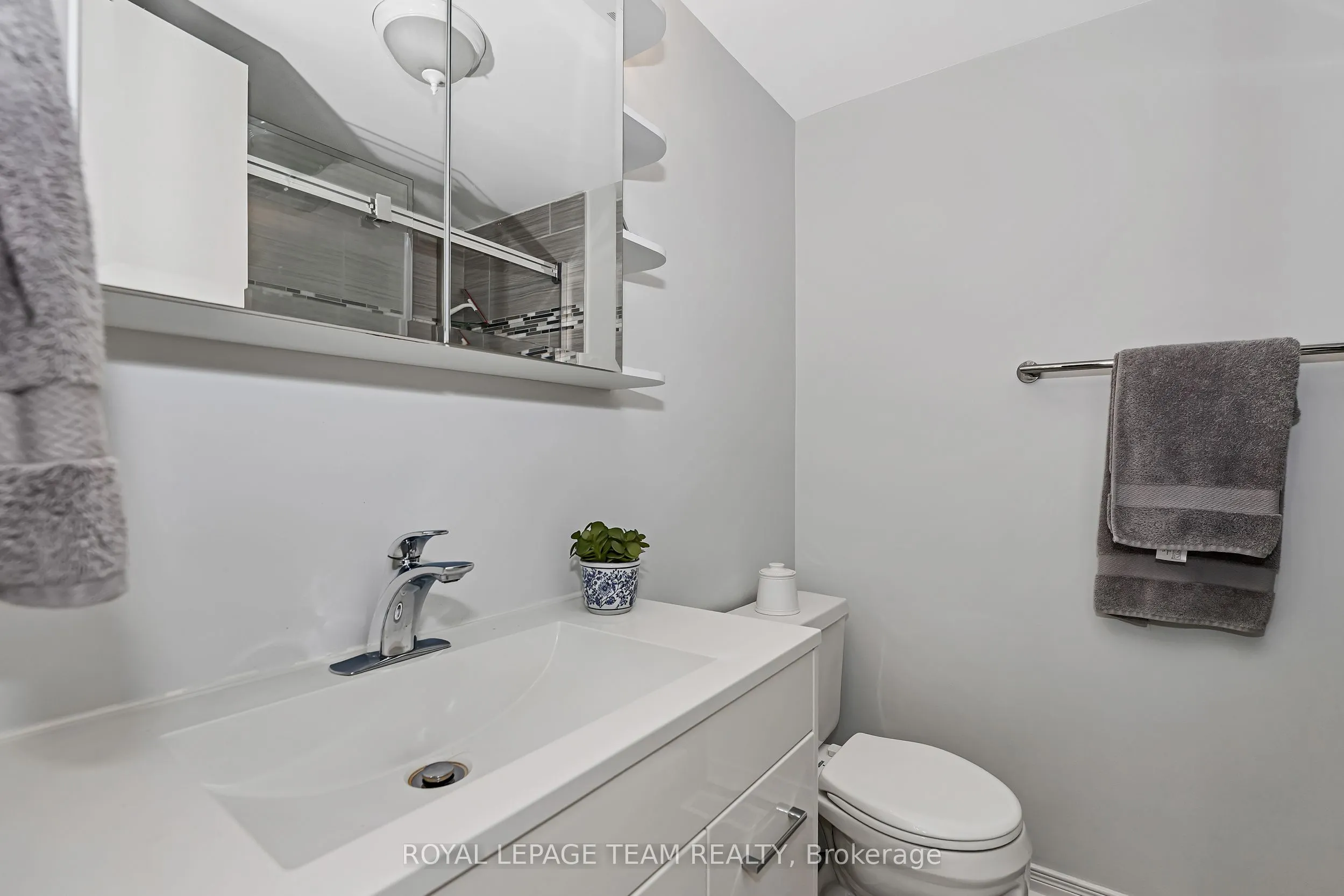 1095 Ambleside Drive, #21