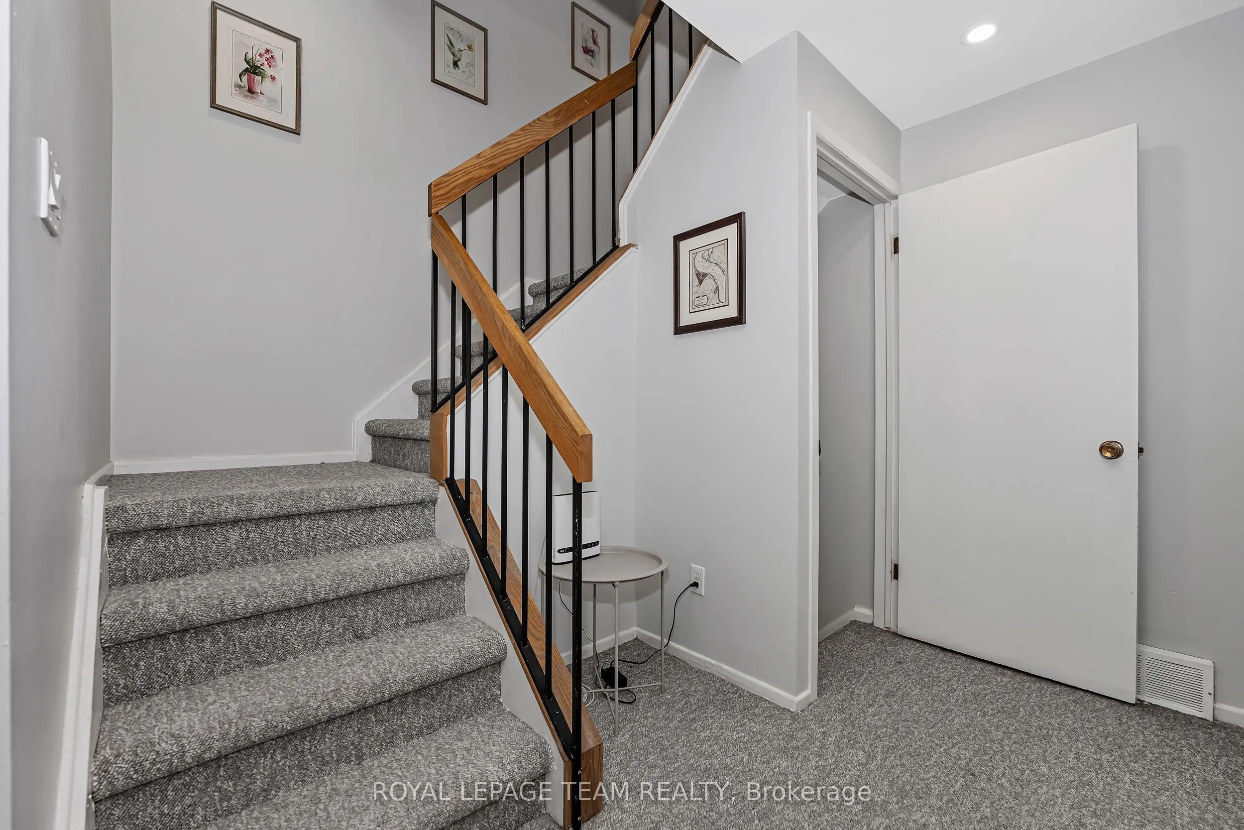 1095 Ambleside Drive, #21