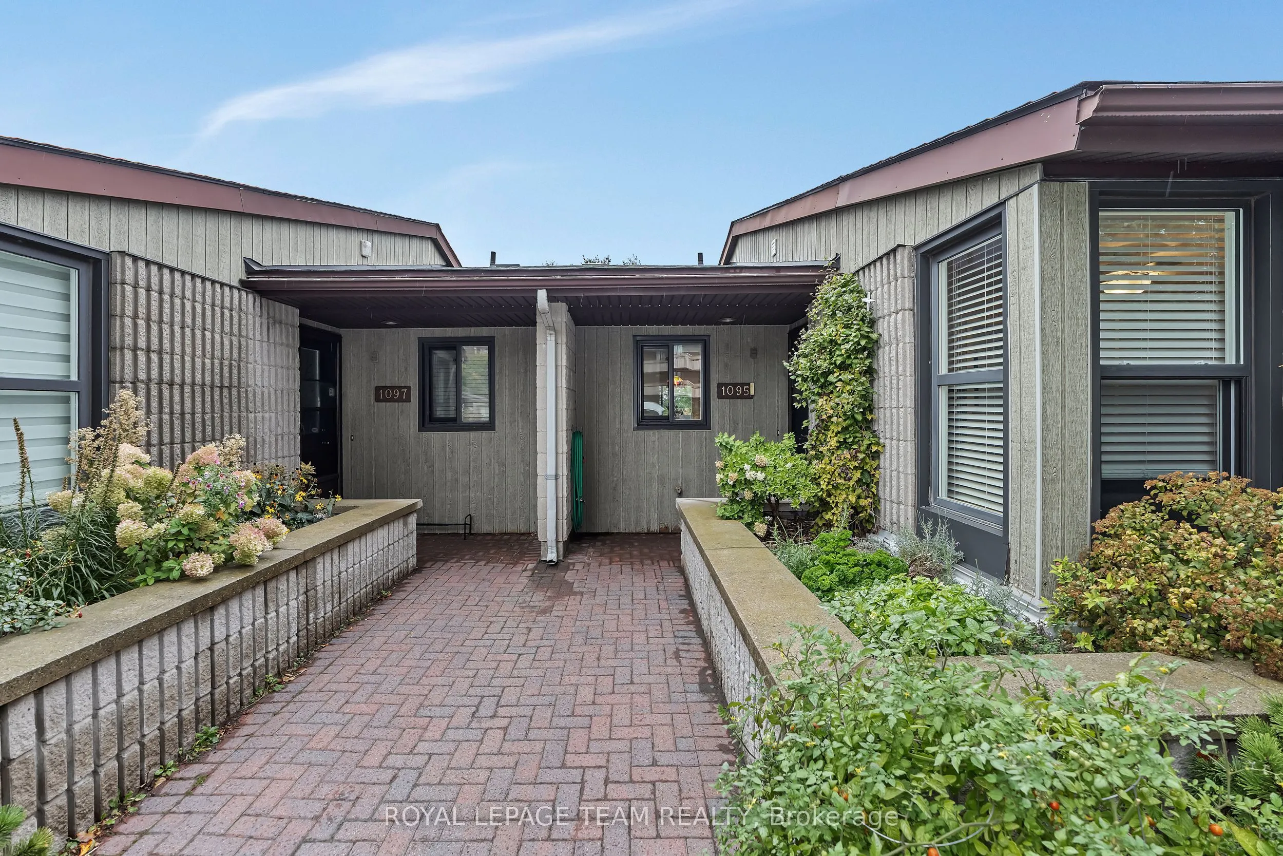 1095 Ambleside Drive, #21