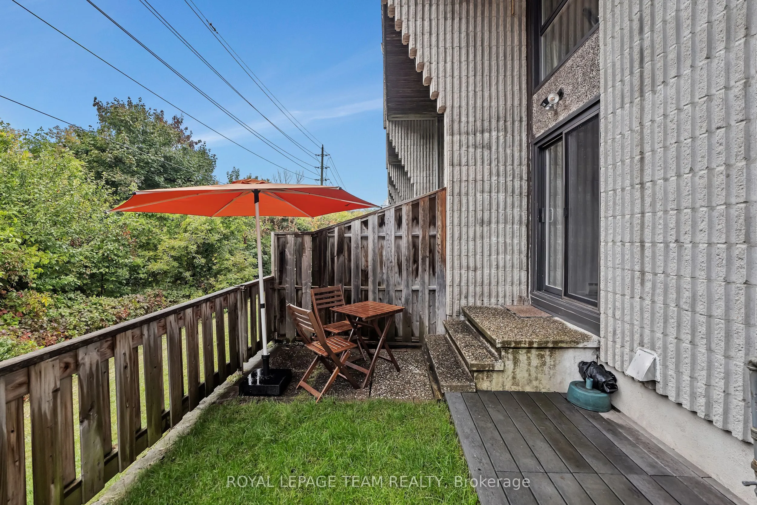 1095 Ambleside Drive, #21